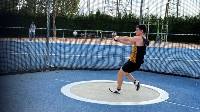 Javier Prieto ha sido homenajeado por su medalla en el Campeonato de España. Javier Prieto ha sido homenajeado por su medalla en el Campeonato de España.