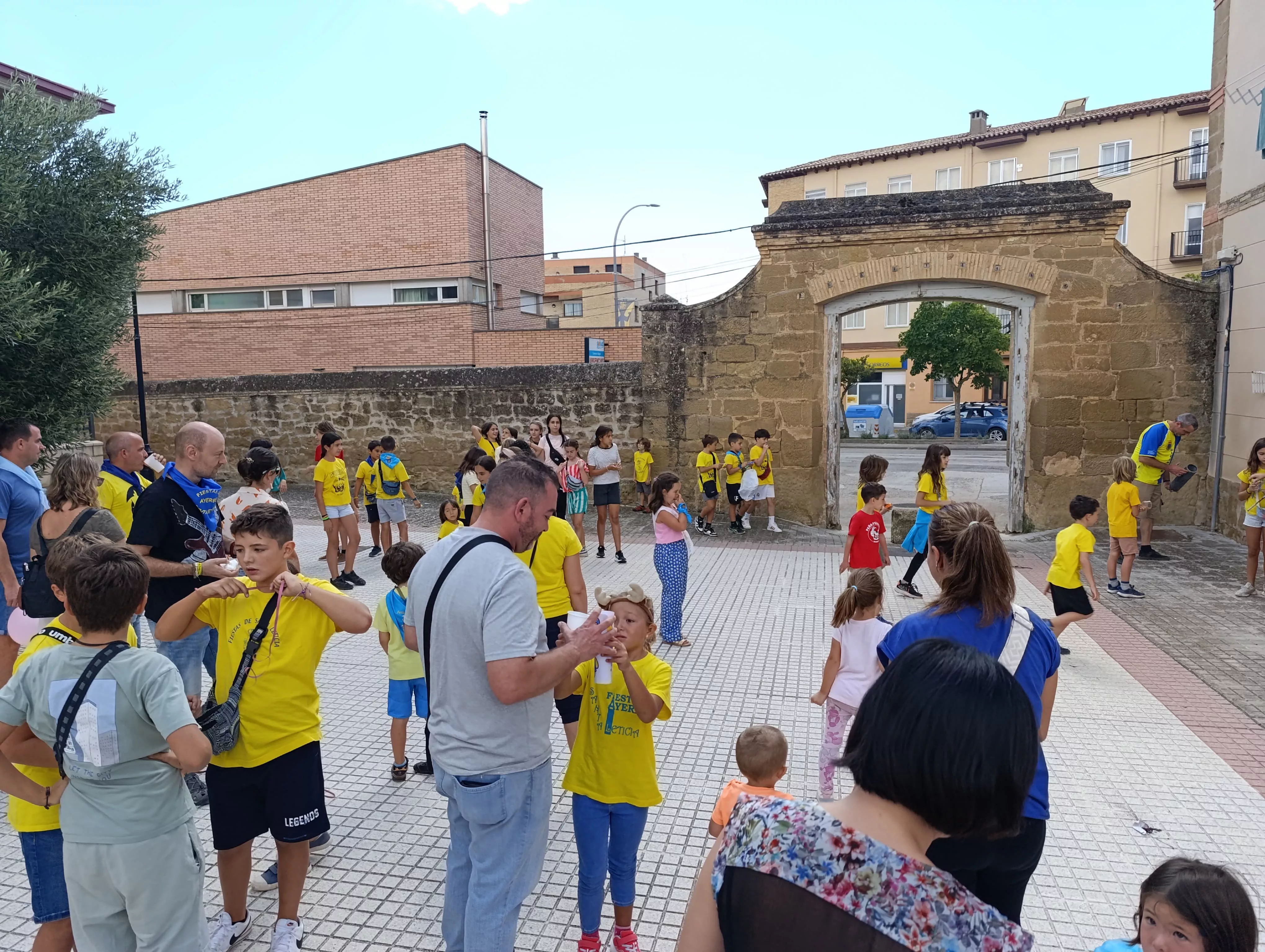 Los gigantes de Ayerbe son imprescindibles en las fiestas.