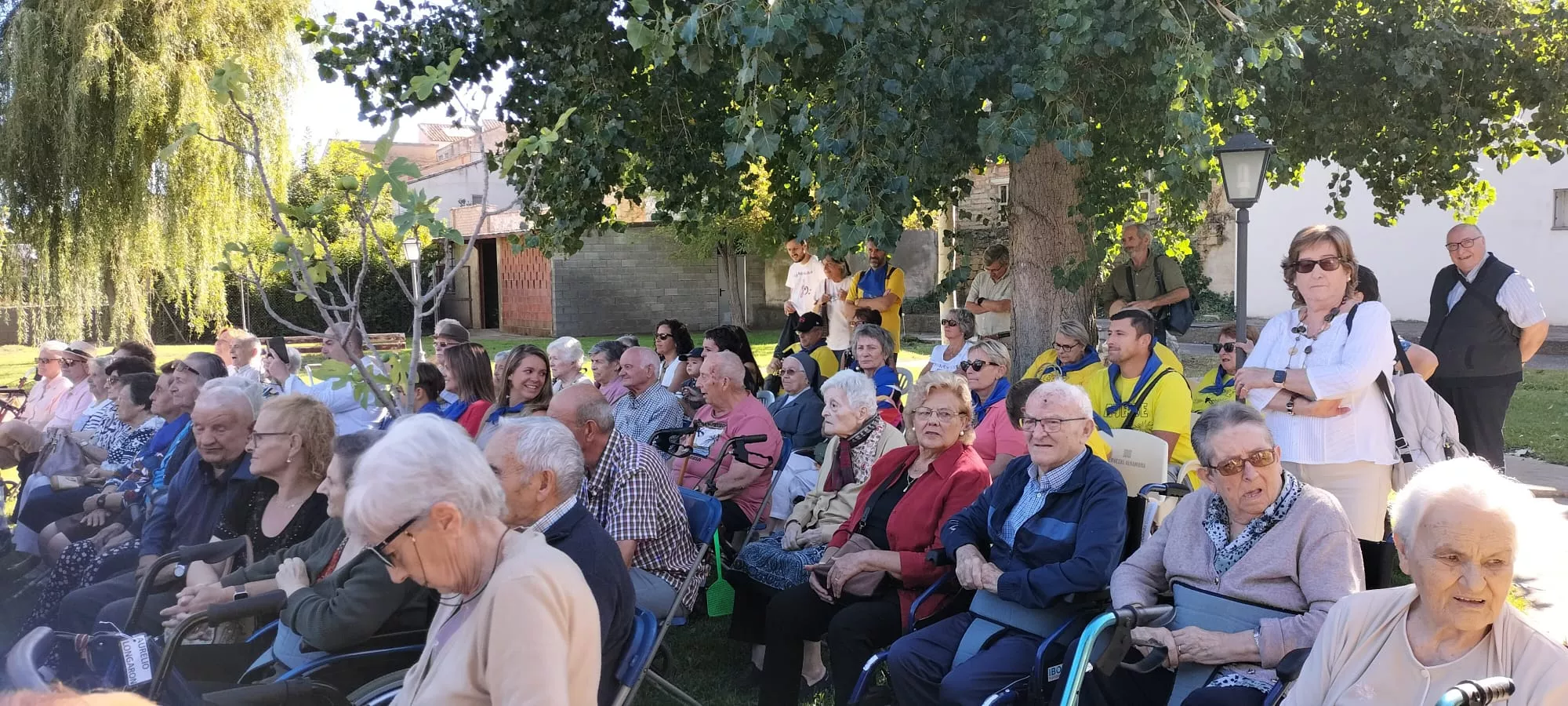 Las fiestas de Ayerbe también llegan a la residencia de mayores.