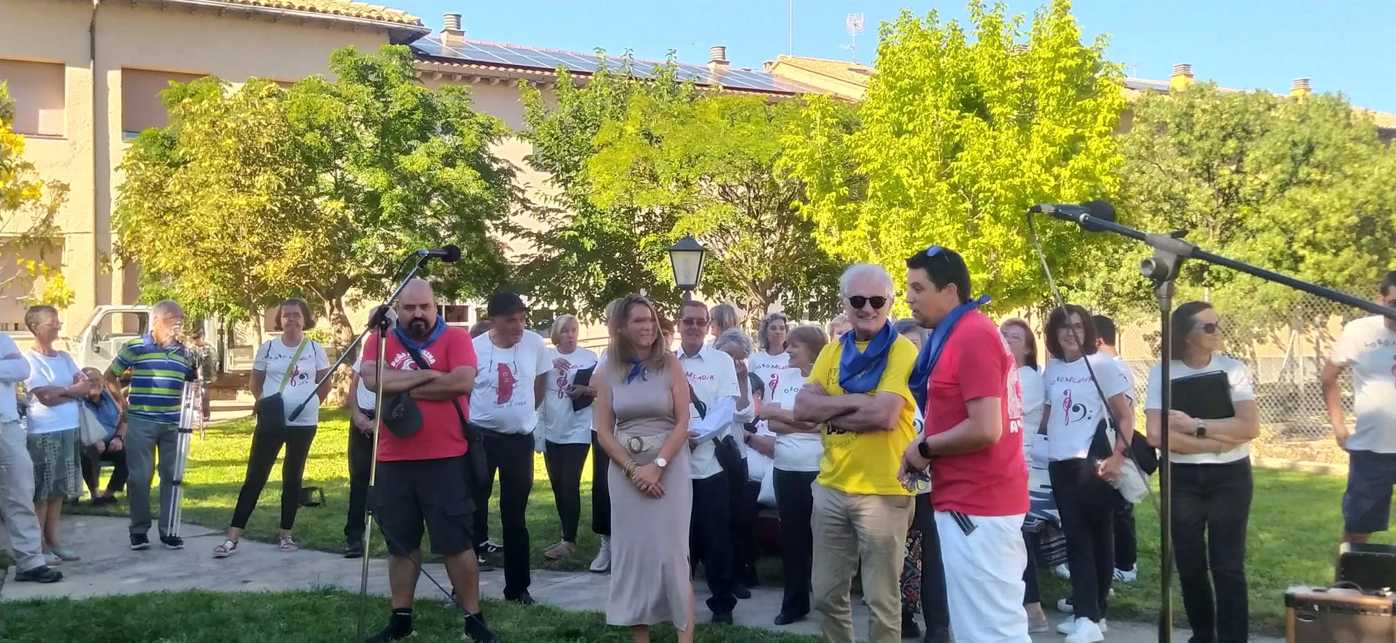 Las fiestas de Ayerbe también llegan a la residencia de mayores.