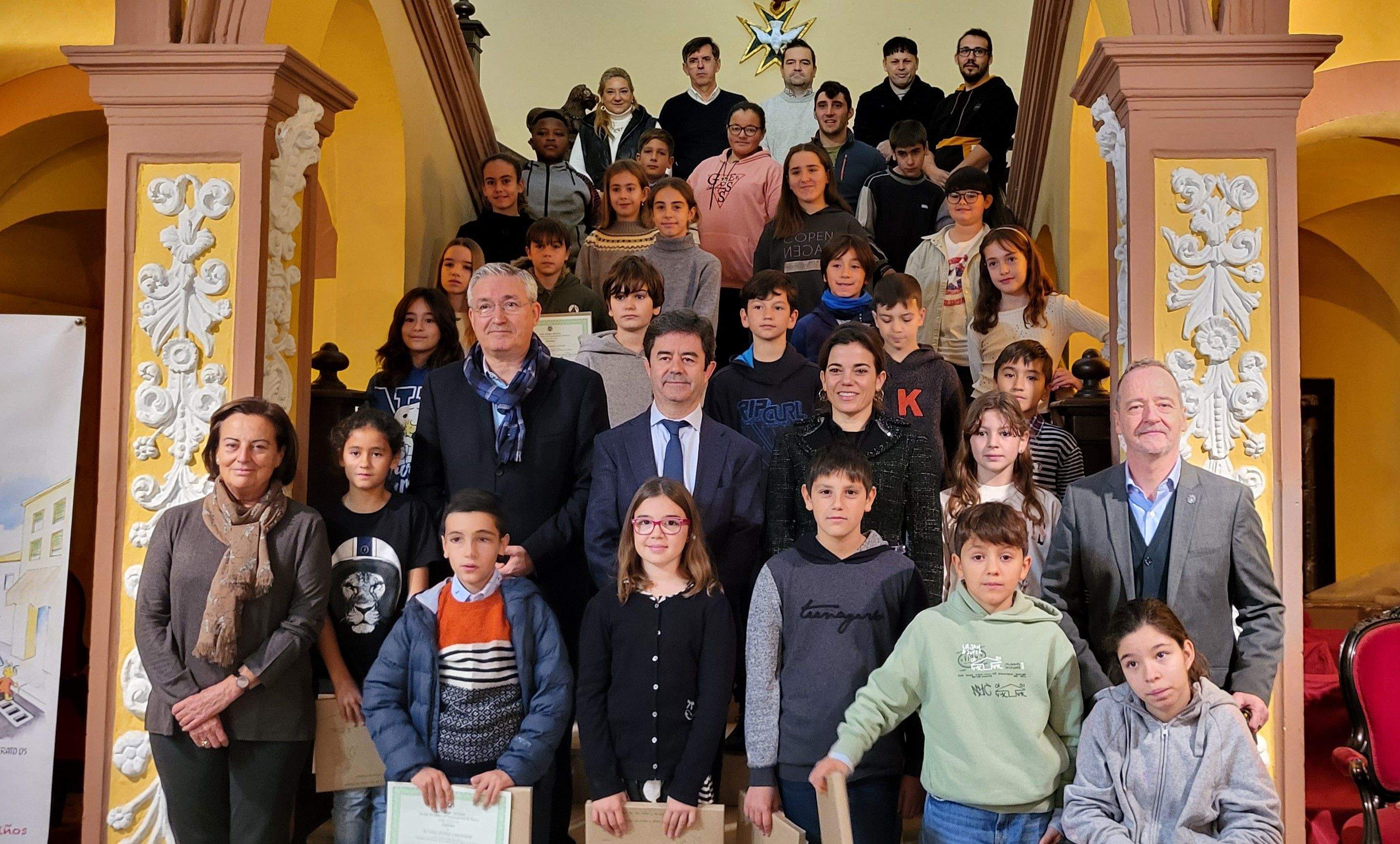 Los consejeros con profesores y representes del Ayuntamiento, Gobierno de Aragón y Universidad de Zaragoza 