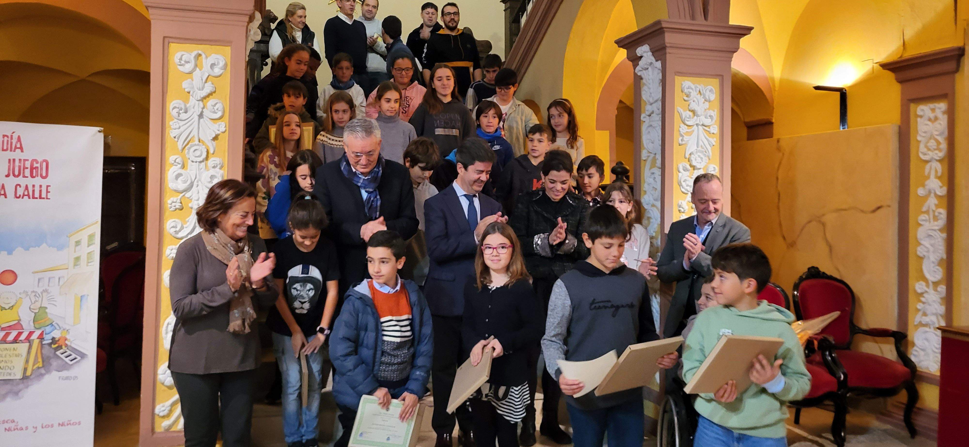 Los consejeros con profesores y representes del Ayuntamiento, Gobierno de Aragón y Universidad de Zaragoza 