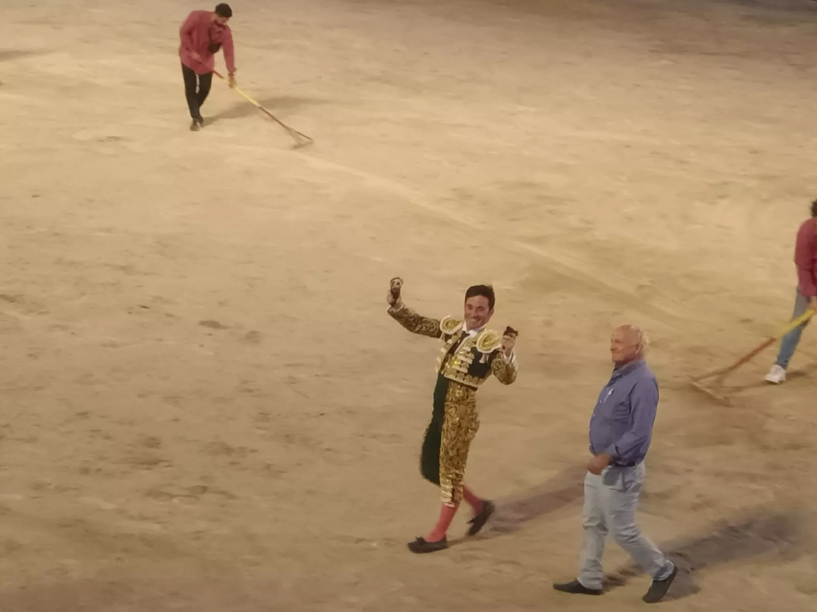 Imanol Sánchez con las dos orejas a su segundo toro