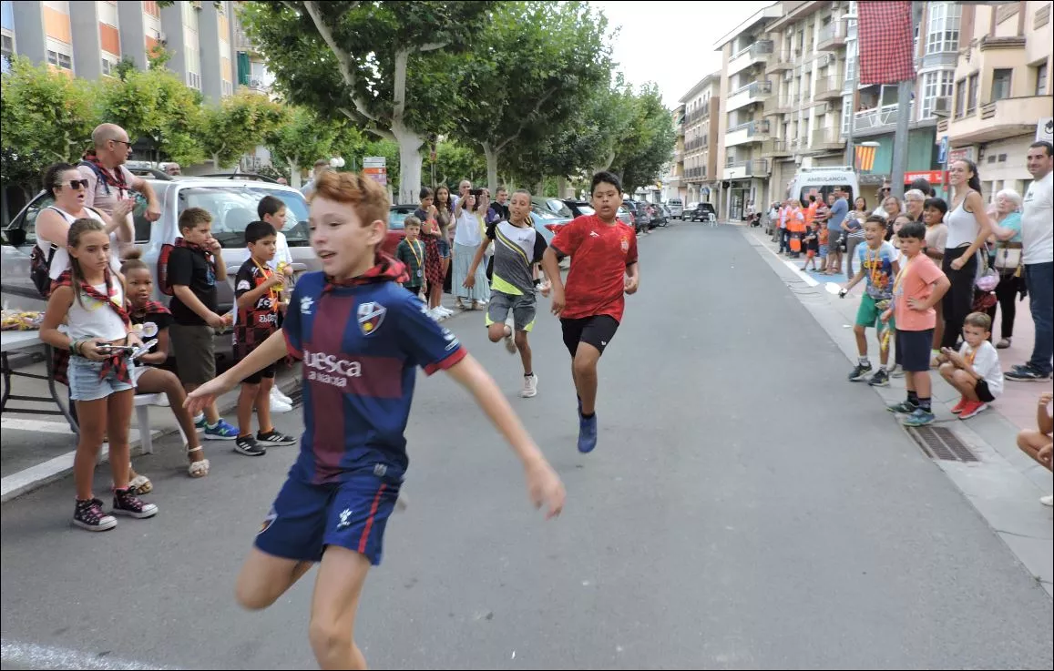 Llegada de la carrera de niños de 12 y 13 años