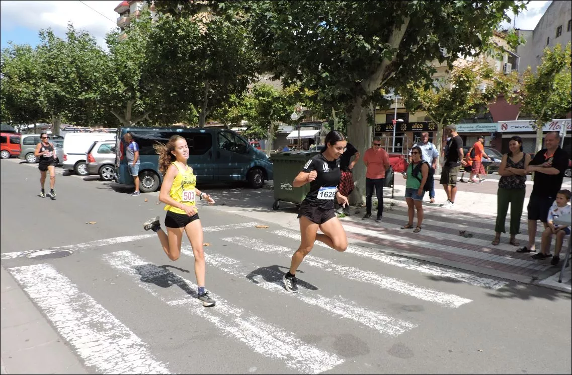Julia Muñoz ganando una prima a Blanca López