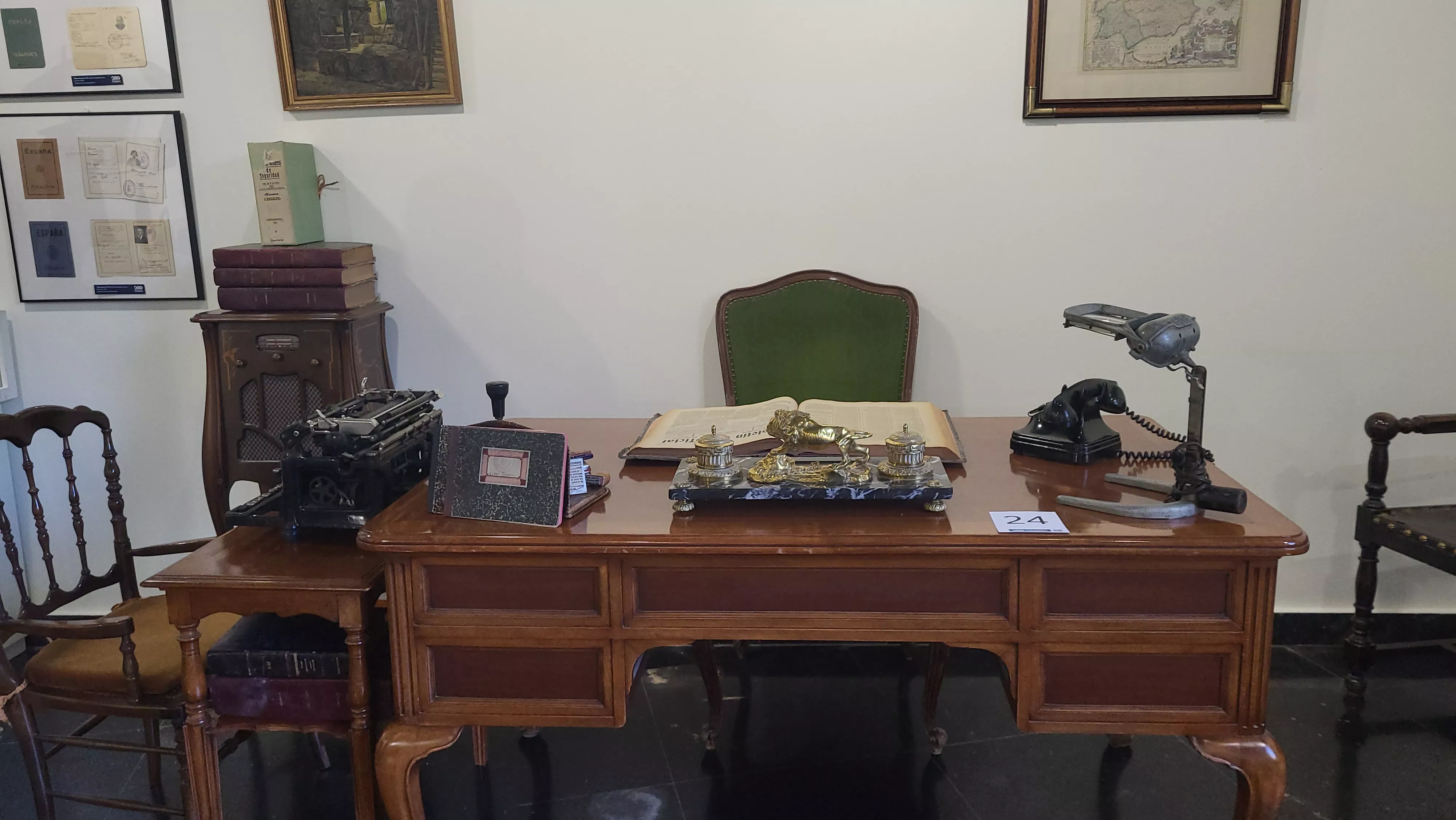 Inauguración en Huesca de la exposición “200 años de la Policía Nacional”. Foto Mercedes Manterola