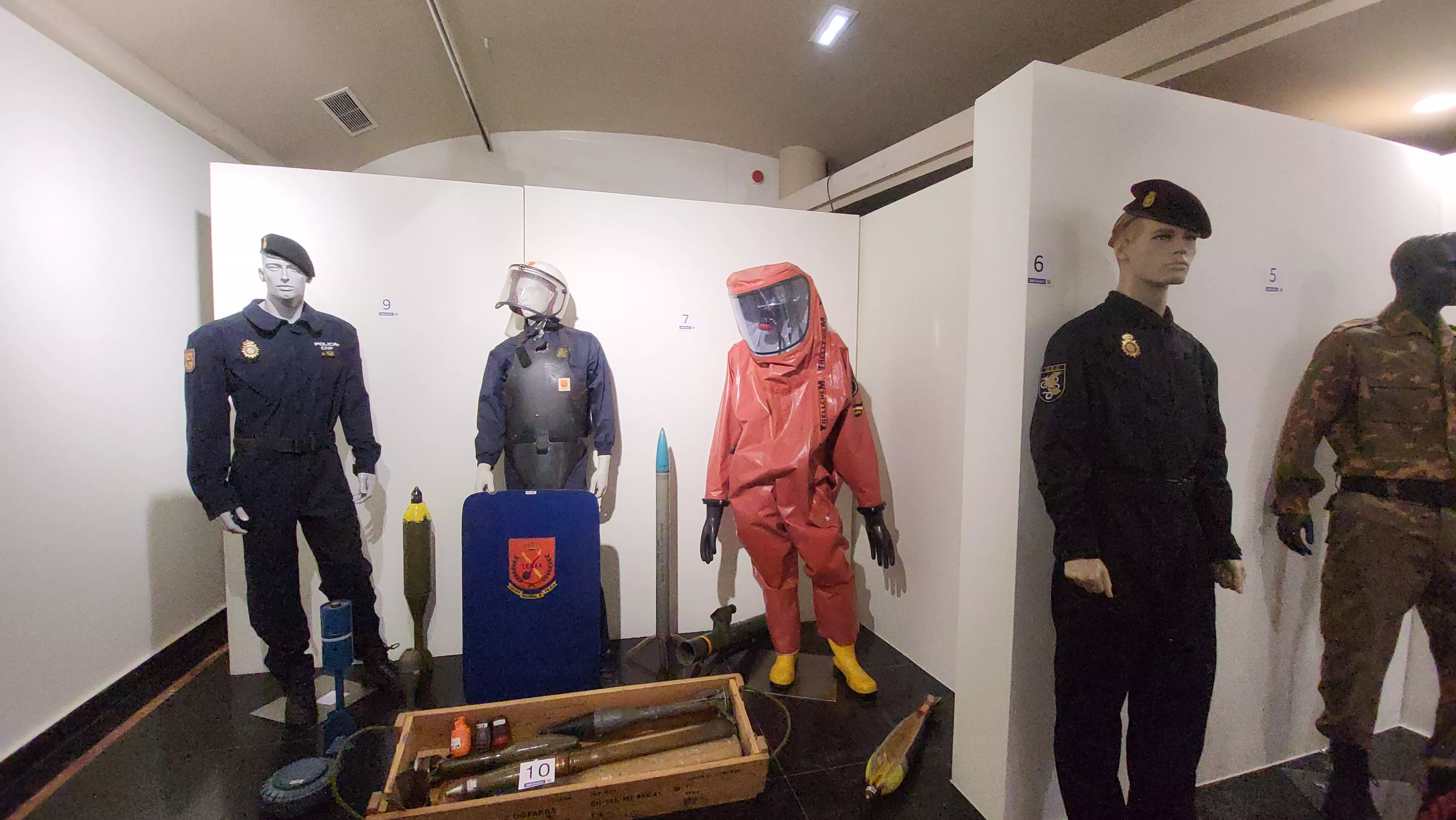 Inauguración en Huesca de la exposición “200 años de la Policía Nacional”. Foto Mercedes Manterola