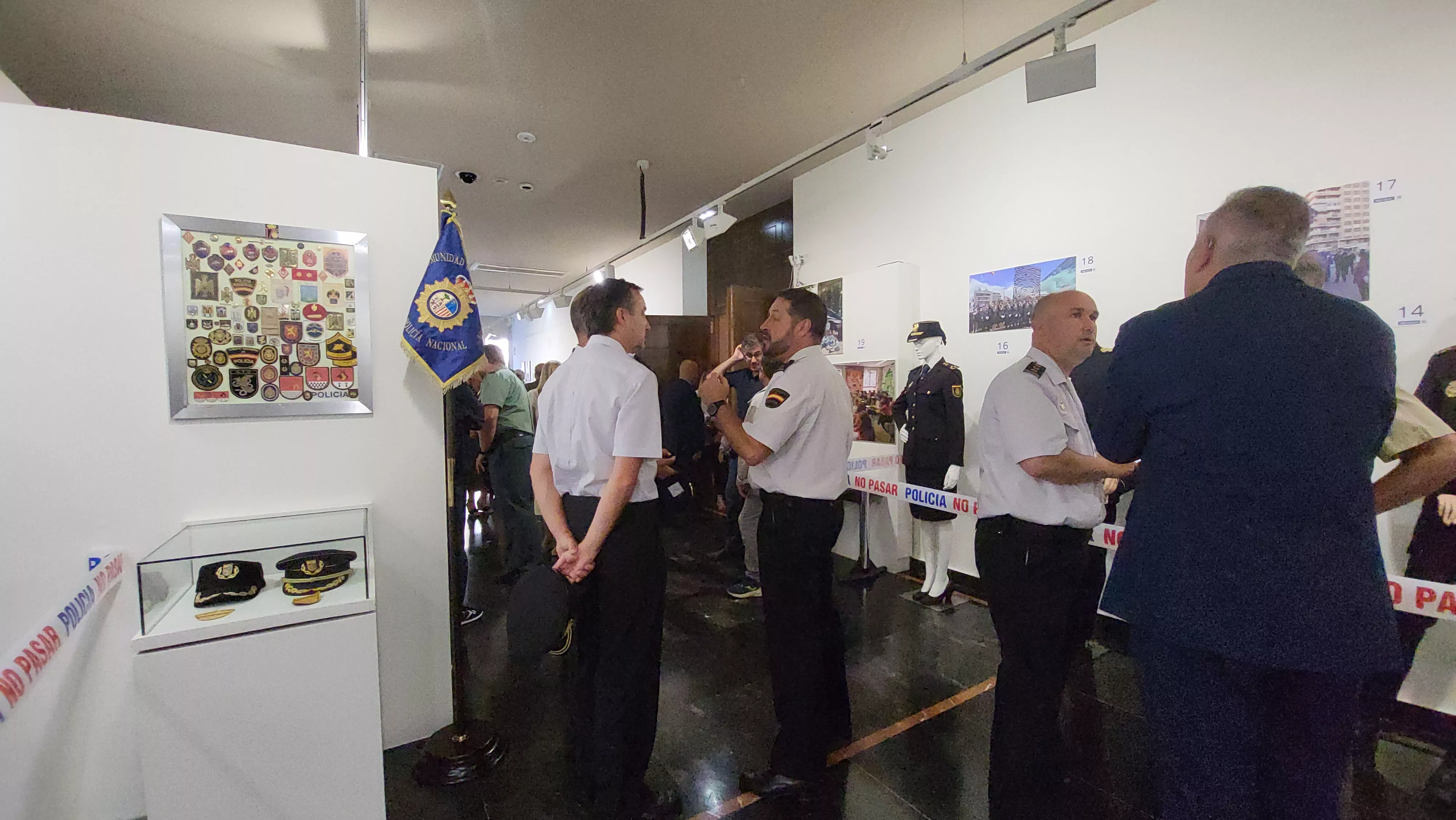 Inauguración en Huesca de la exposición “200 años de la Policía Nacional”. Foto Mercedes Manterola