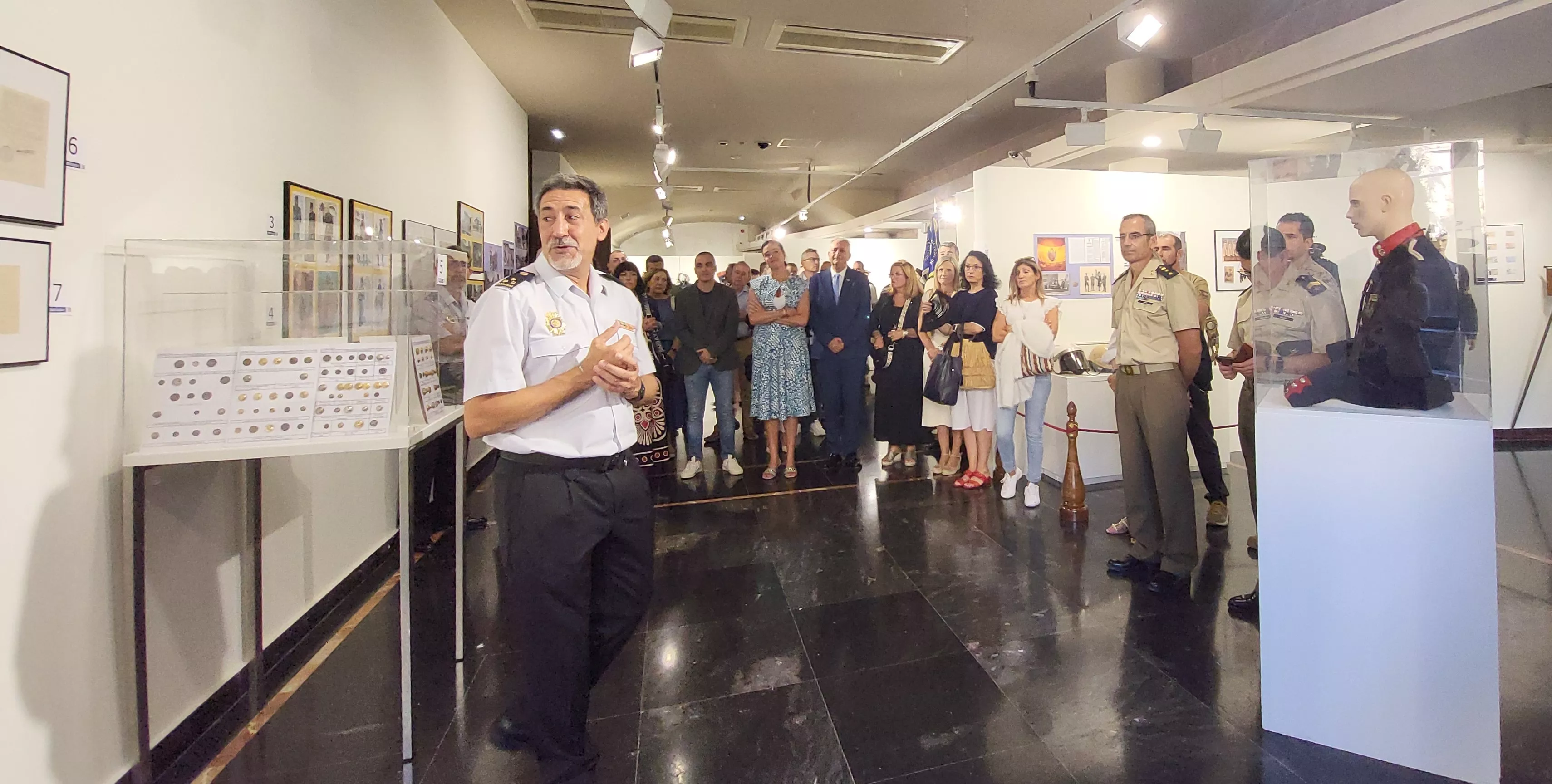 Inauguración en Huesca de la exposición “200 años de la Policía Nacional”. Foto Mercedes Manterola