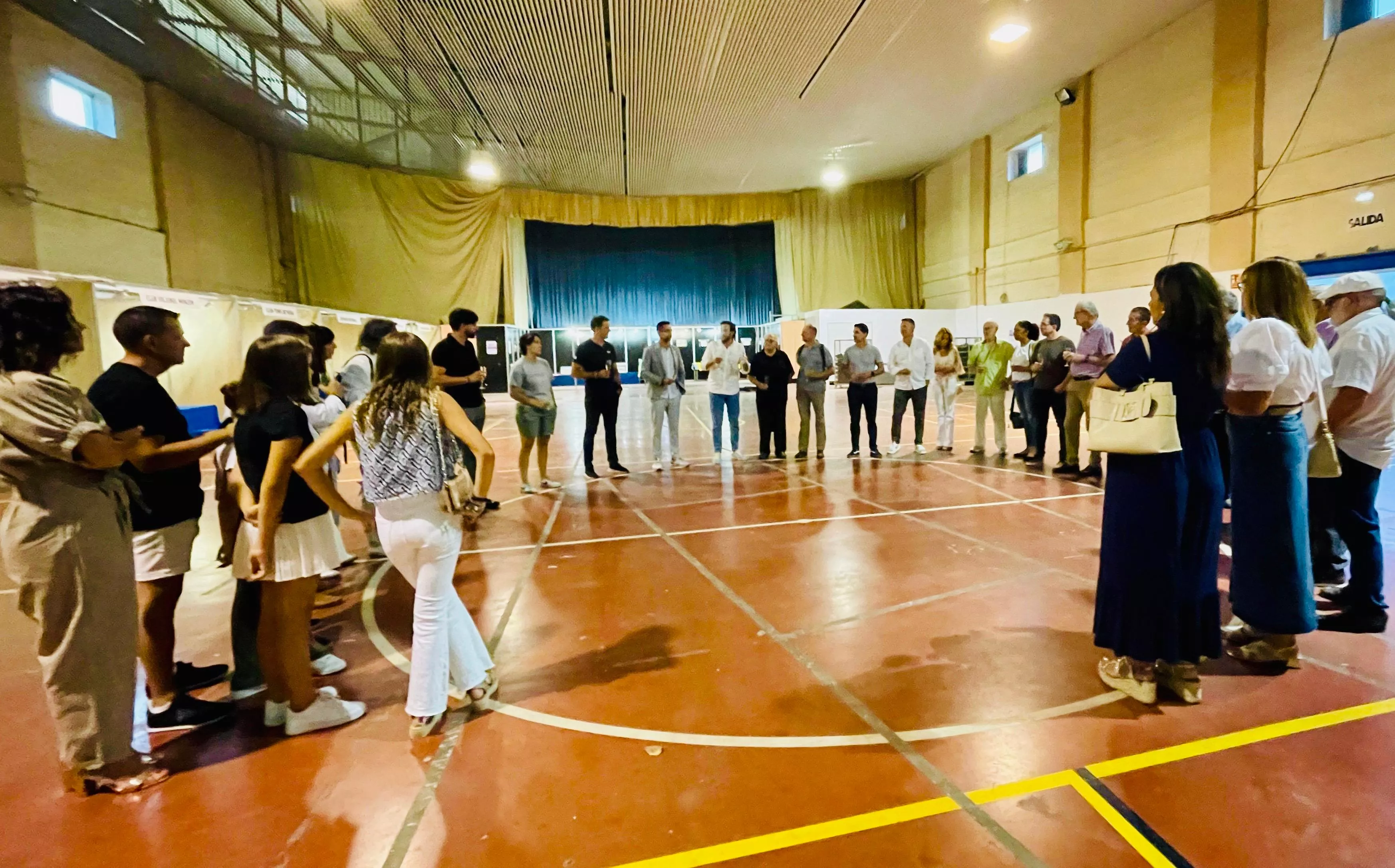 Encuentro en una simbólica despedida de la Nave Azucarera de Monzón antes de su rehabilitación integral.