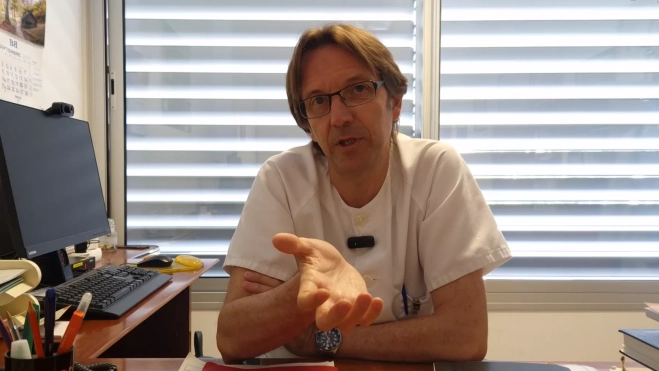 Javier Olivera, en su despacho del Centro de Rehabilitación Psicosocial Santo Cristo de los Milagros de Huesca. Foto Myriam Martínez Javier Olivera, en su despacho del Centro de Rehabilitación Psicosocial Santo Cristo de los Milagros de Huesca. Foto Myriam Martínez