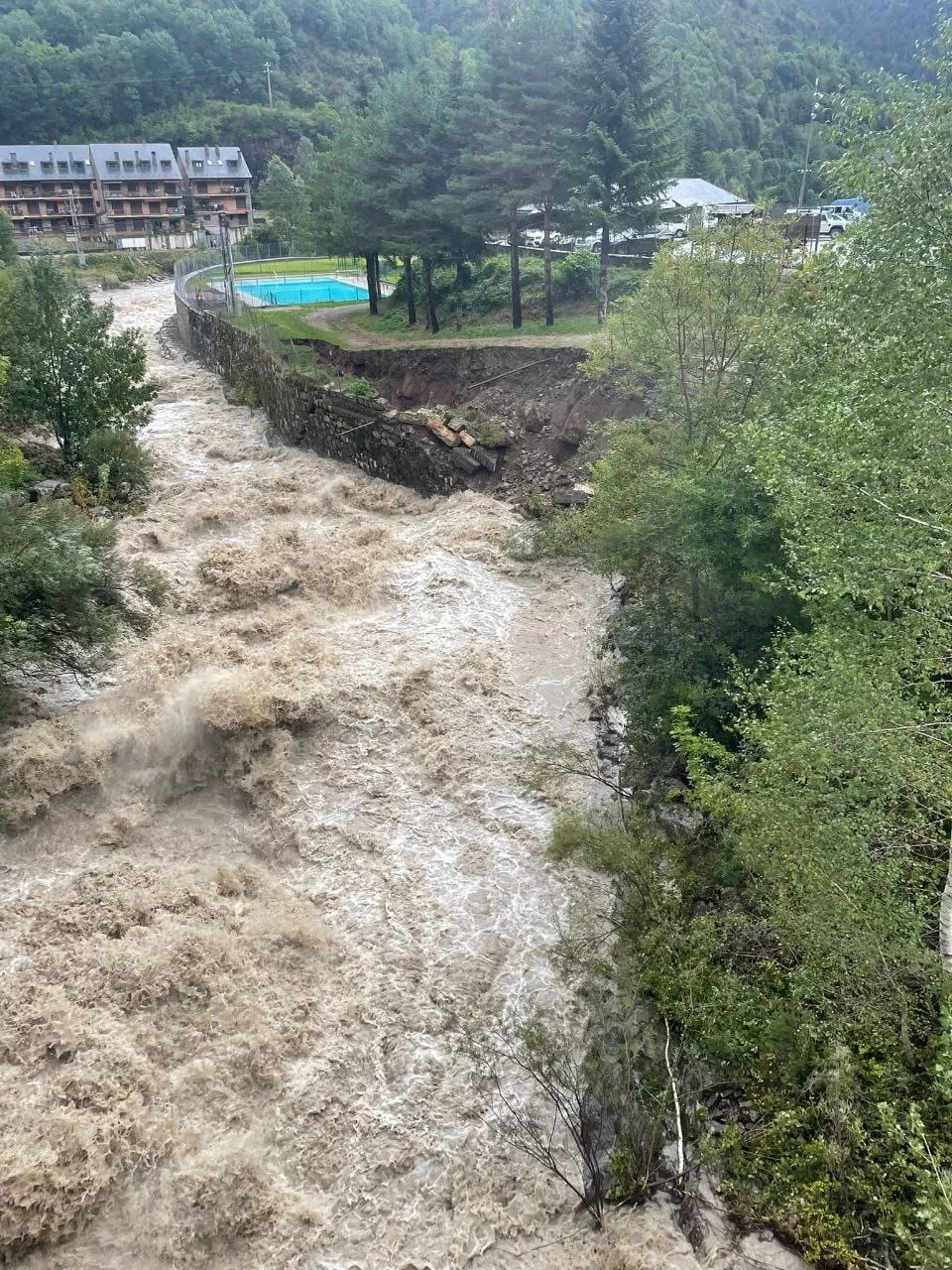 Río Cinca a su paso por Bielsa. El Sobrarbe calcula en un millón de euros los daños del temporal