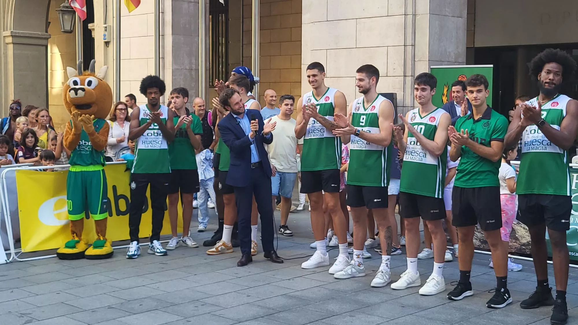 Presentación de Lobe Huesca la Magia en los Porches de Galicia