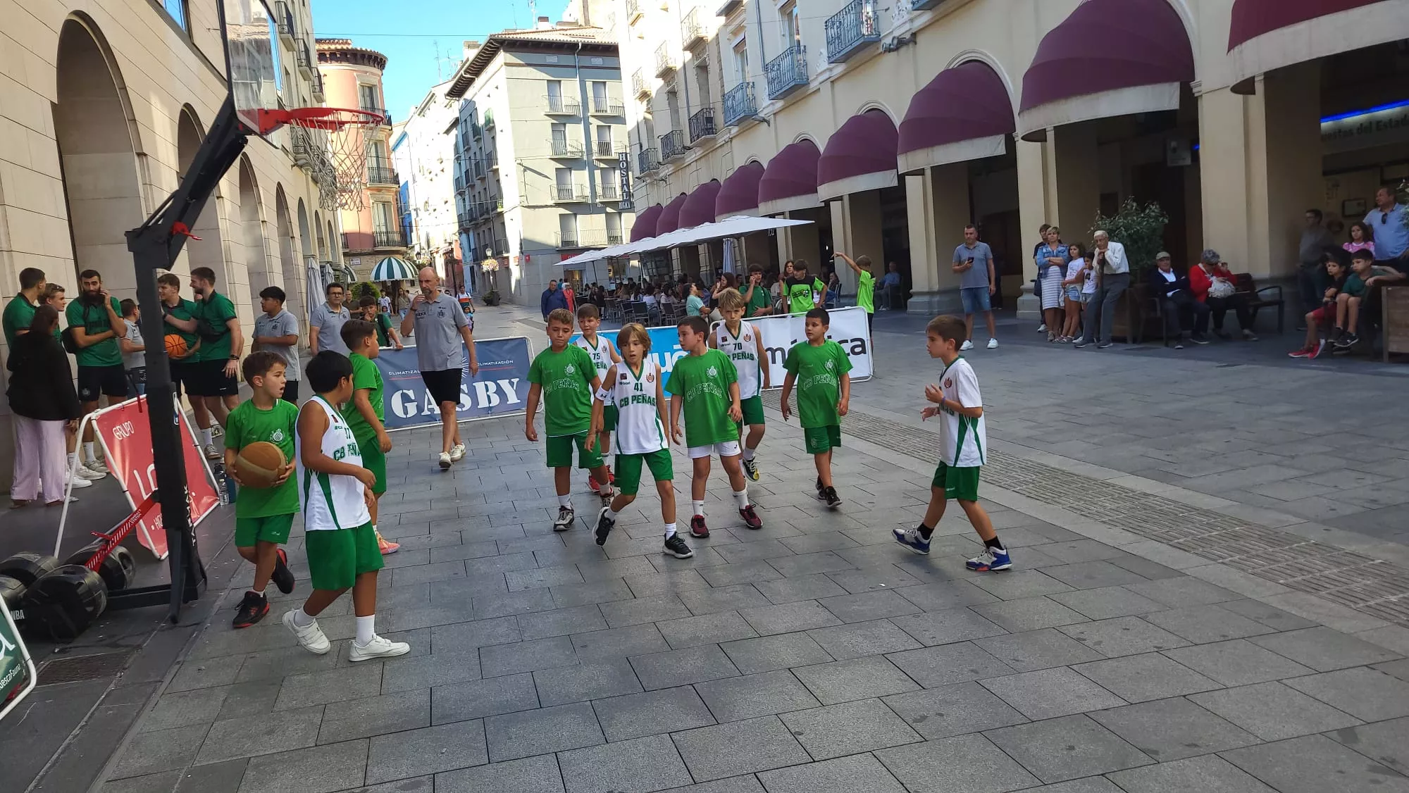 Presentación de Lobe Huesca la Magia en los Porches de Galicia