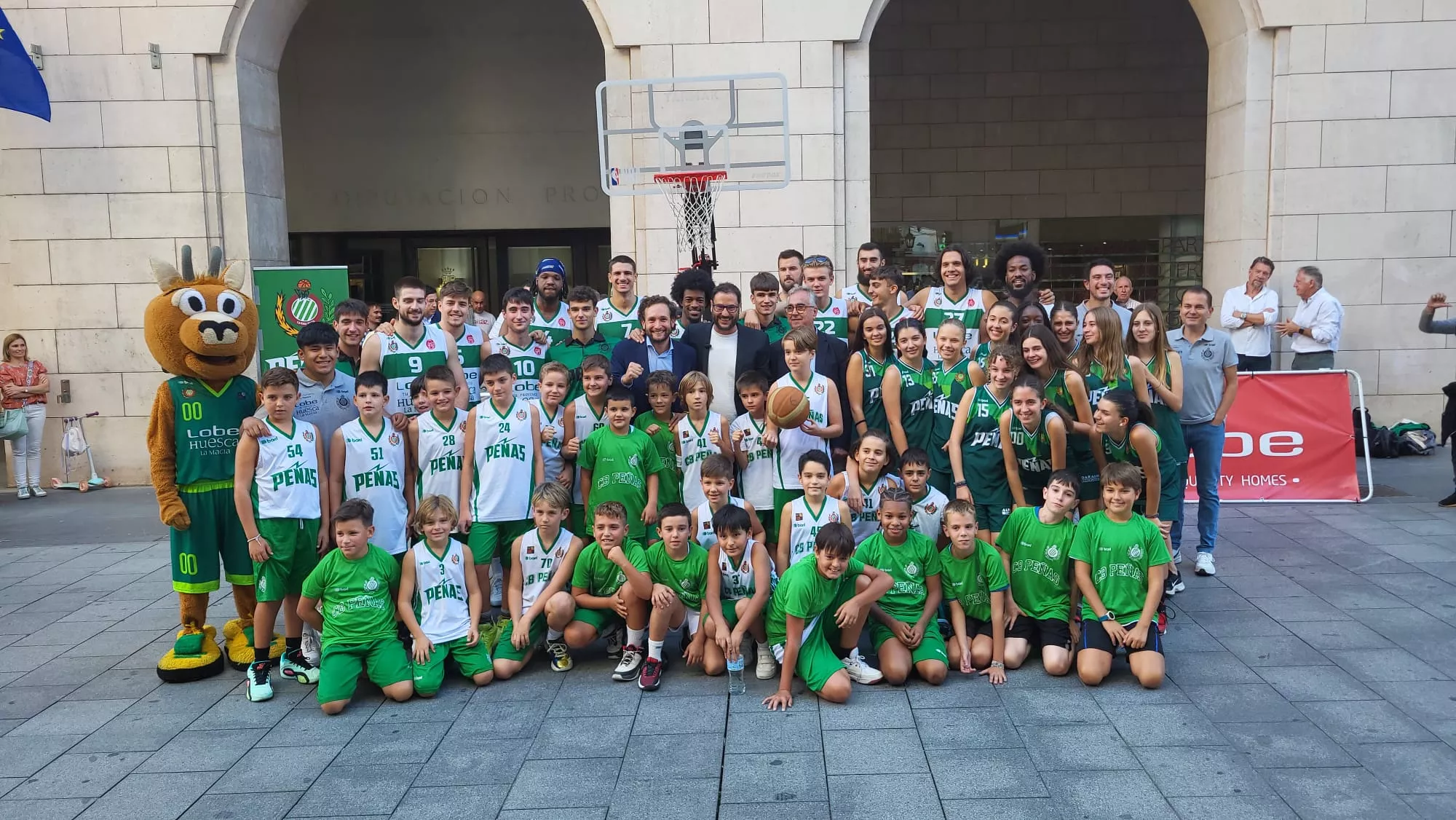 Presentación de Lobe Huesca la Magia en los Porches de Galicia