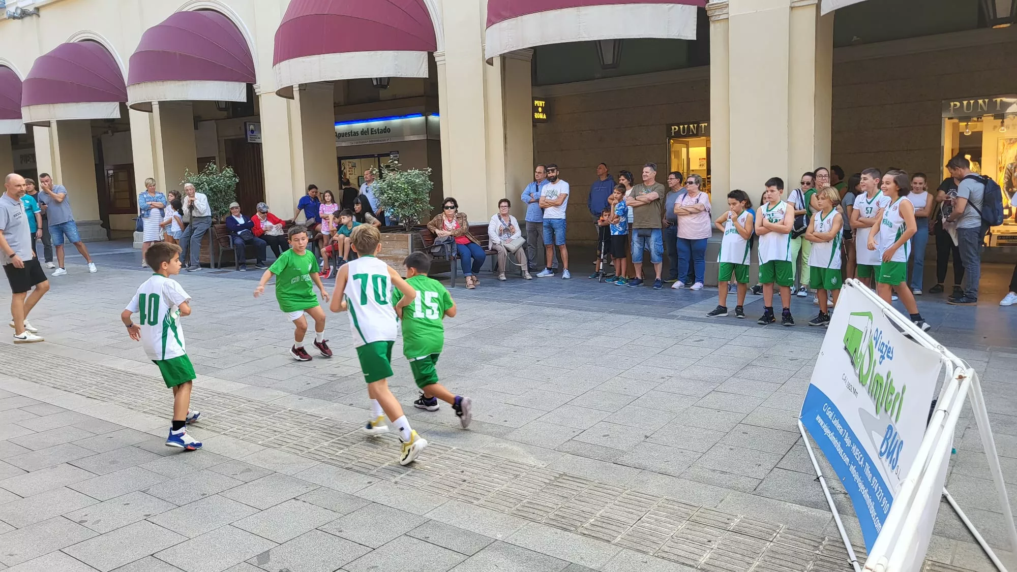 Presentación de Lobe Huesca la Magia en los Porches de Galicia