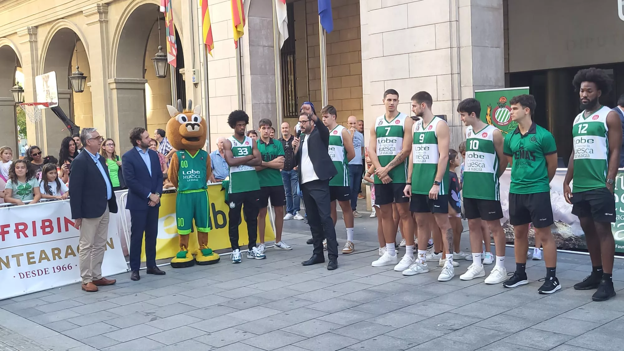Presentación de Lobe Huesca la Magia en los Porches de Galicia