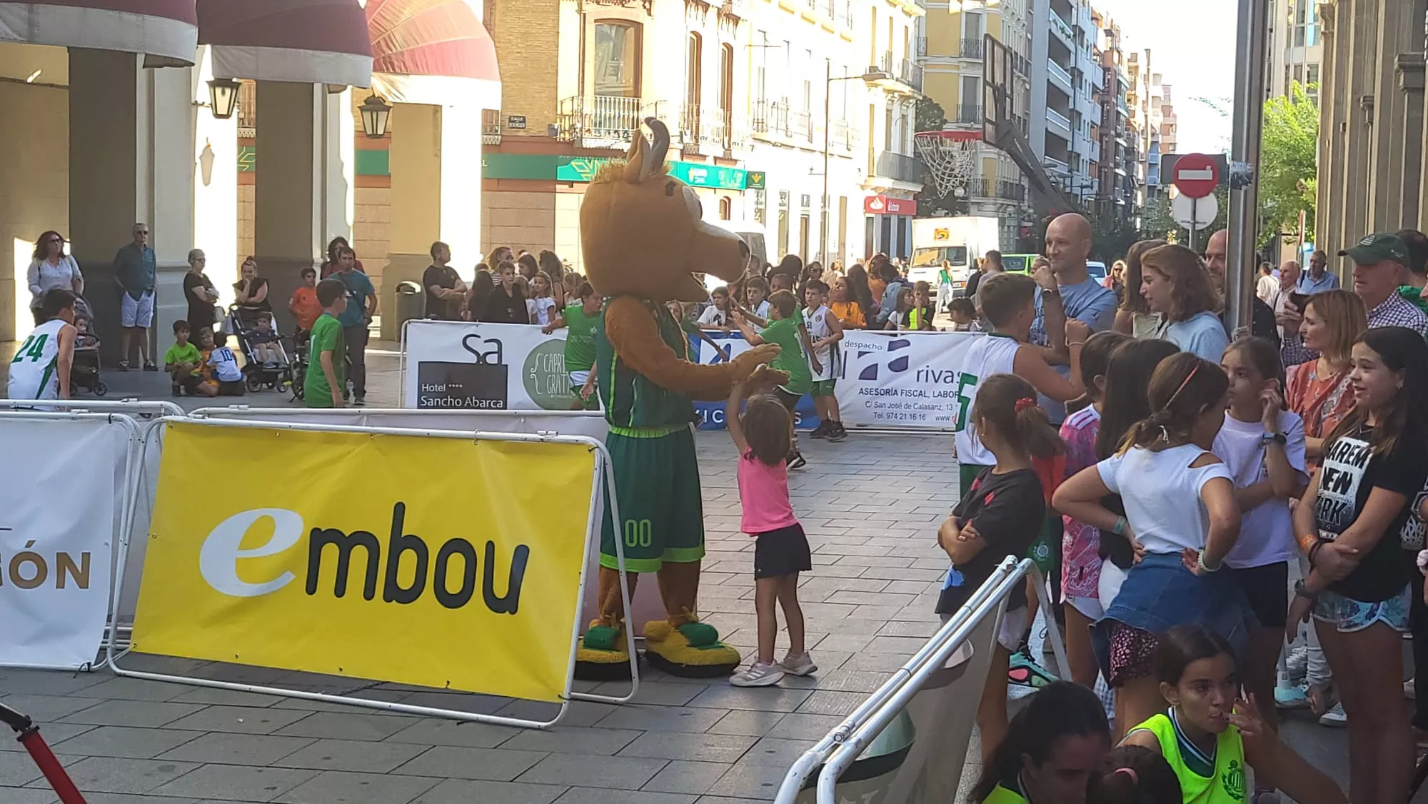 Presentación de Lobe Huesca la Magia en los Porches de Galicia