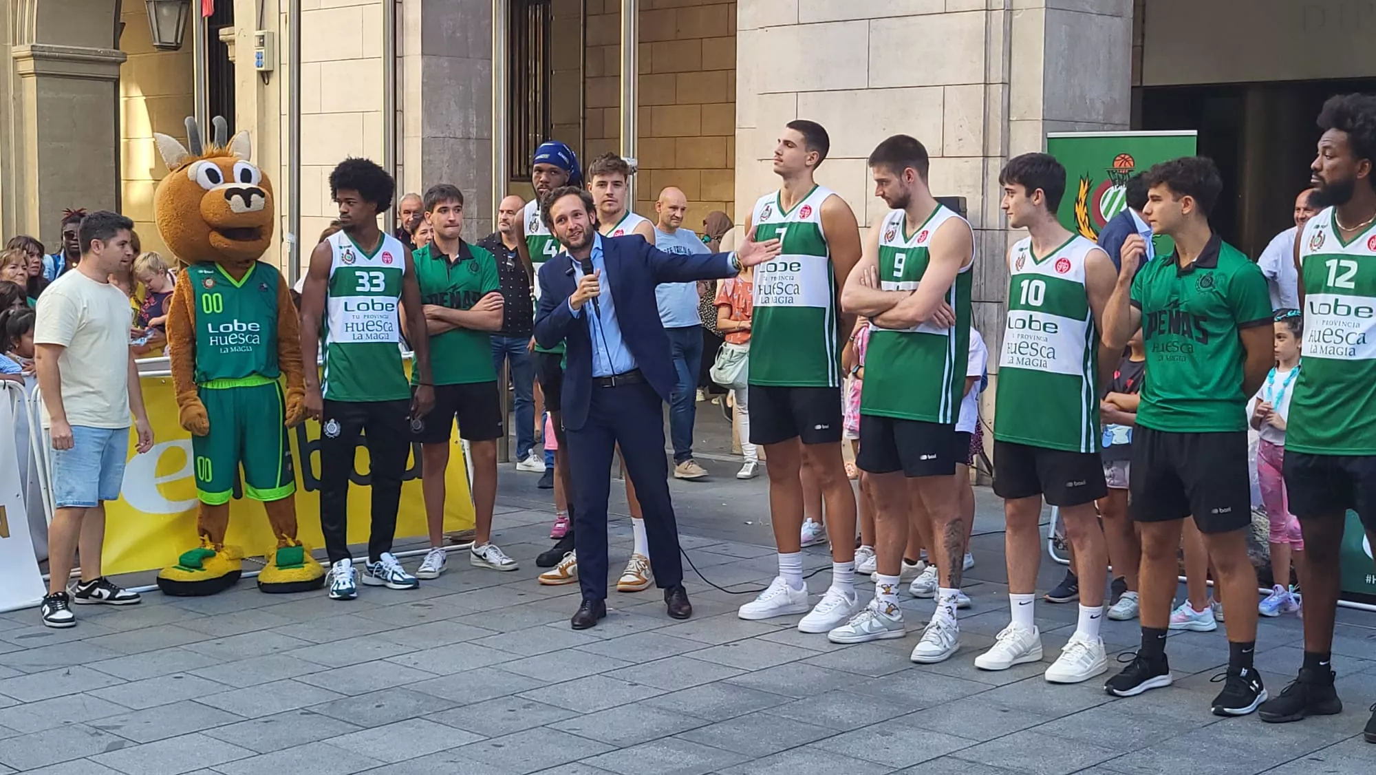 Presentación de Lobe Huesca la Magia en los Porches de Galicia