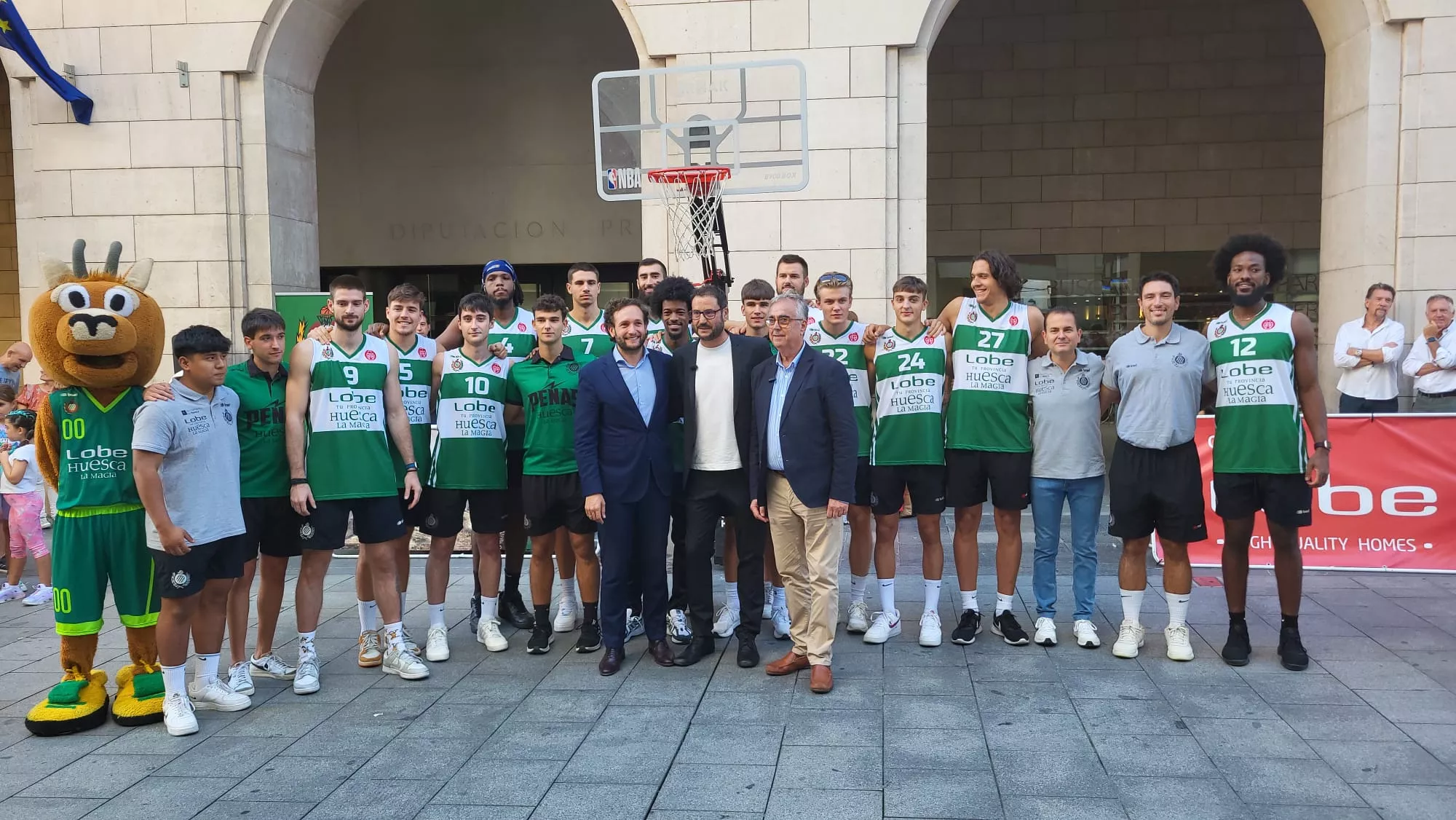 Presentación de Lobe Huesca la Magia en los Porches de Galicia