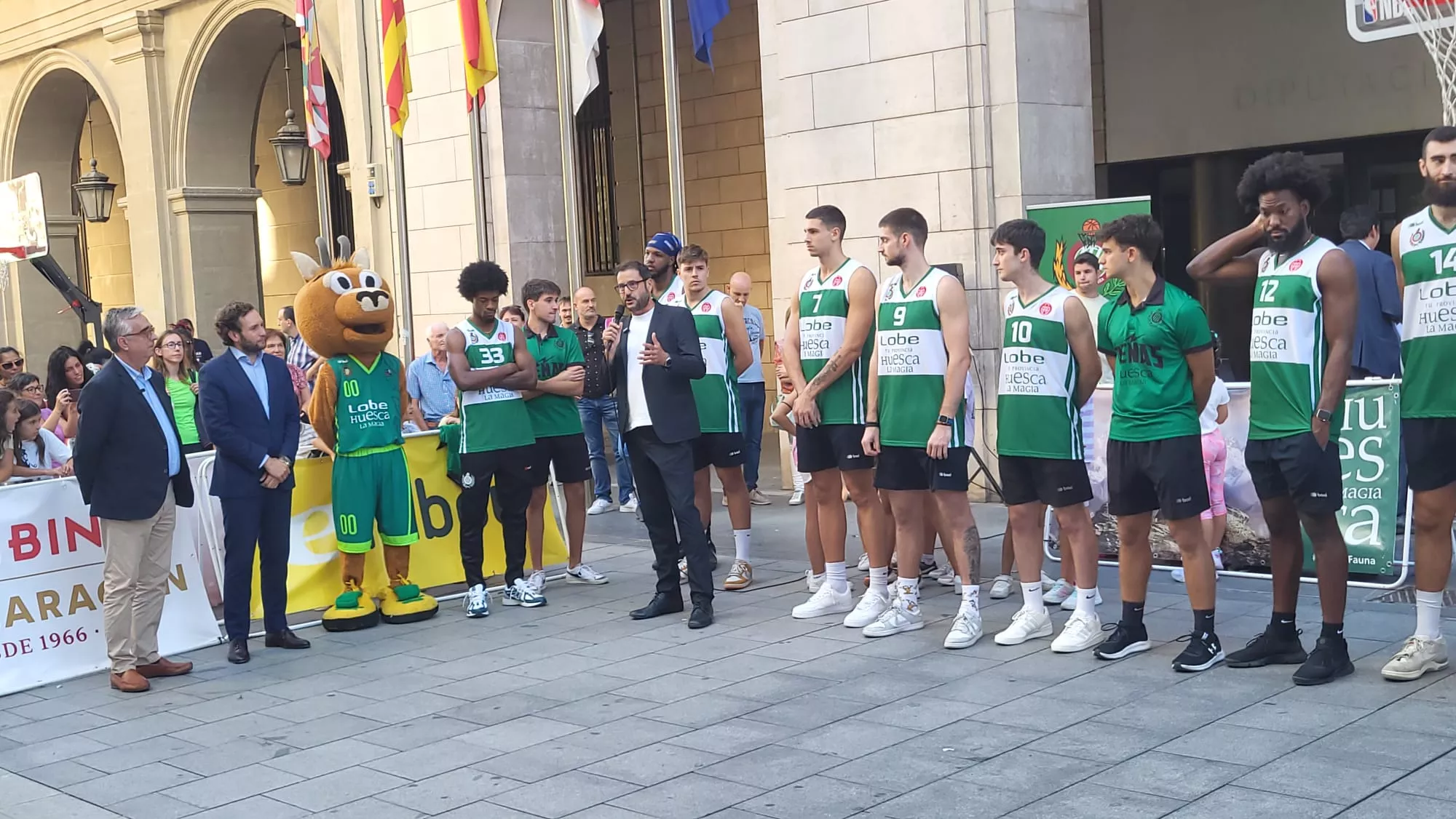 Presentación de Lobe Huesca la Magia en los Porches de Galicia