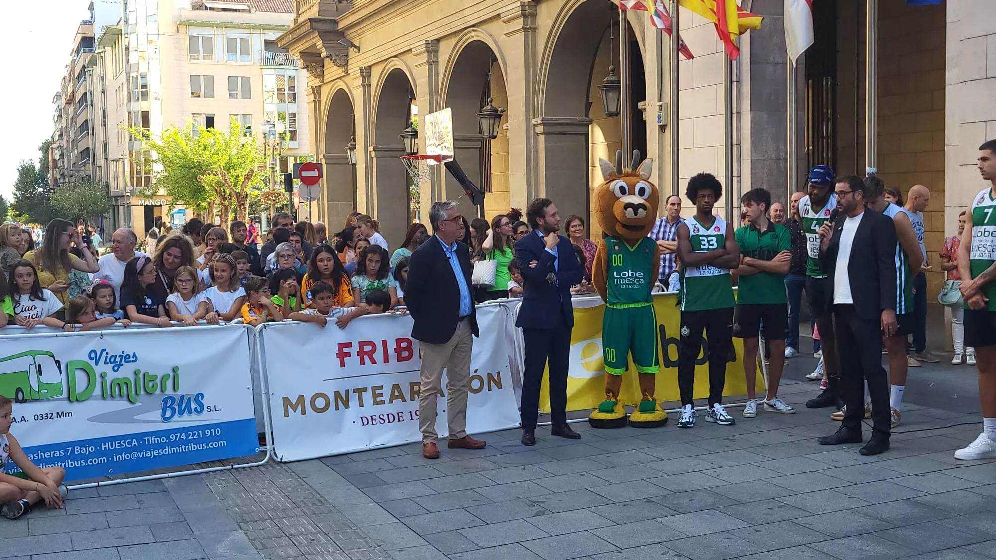 Presentación de Lobe Huesca la Magia en los Porches de Galicia