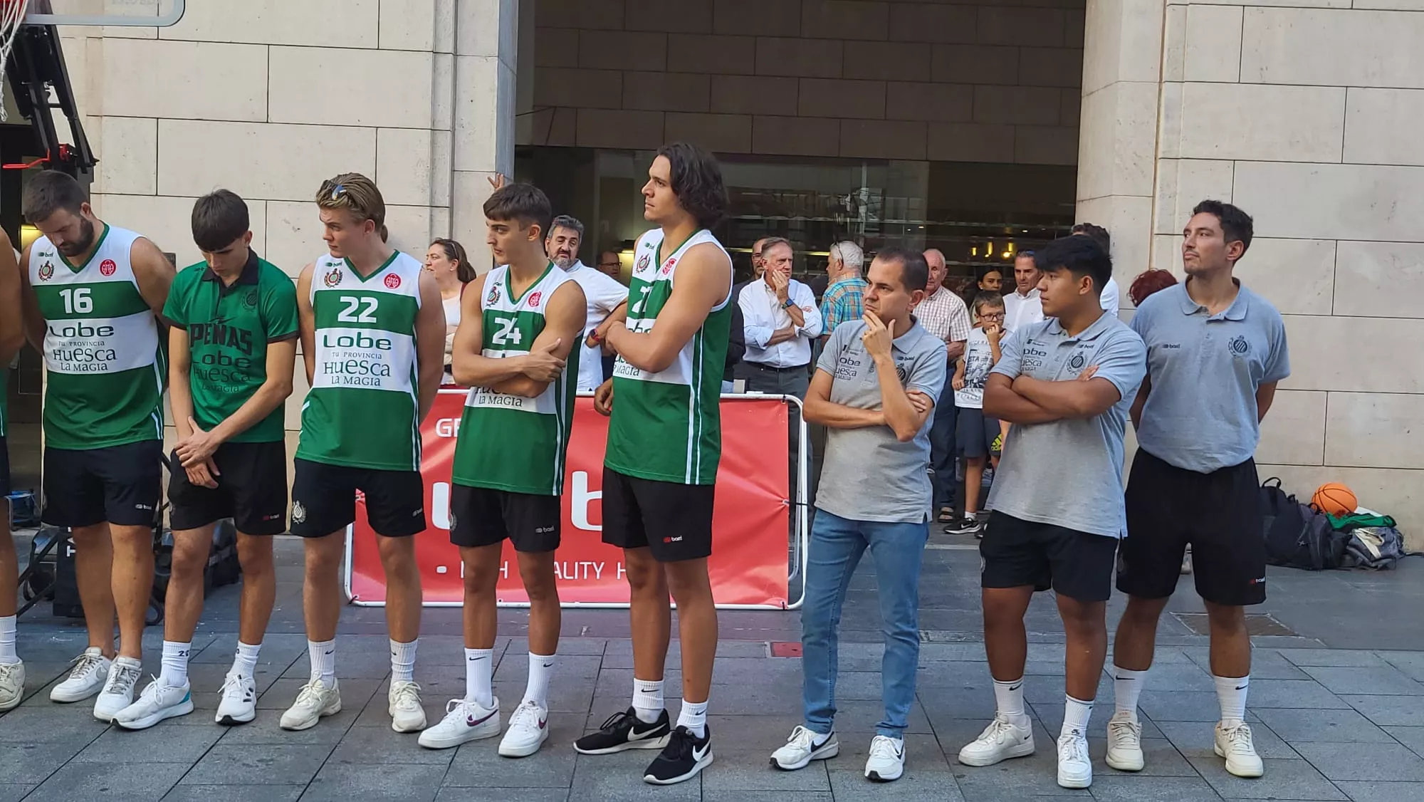 Presentación de Lobe Huesca la Magia en los Porches de Galicia