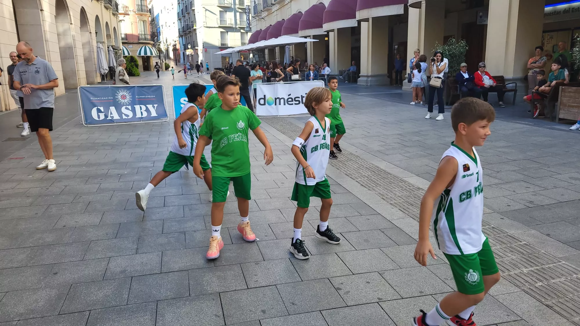 Presentación de Lobe Huesca la Magia en los Porches de Galicia