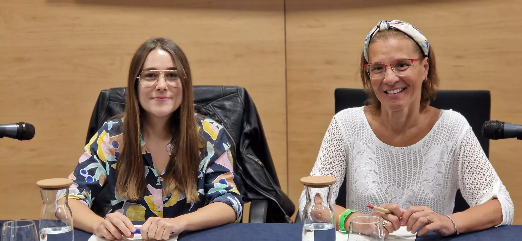 Lucía Torner y Ana Gota, presentando la jornada sobre el suicidio y su prevención. Foto Myriam Martínez 1