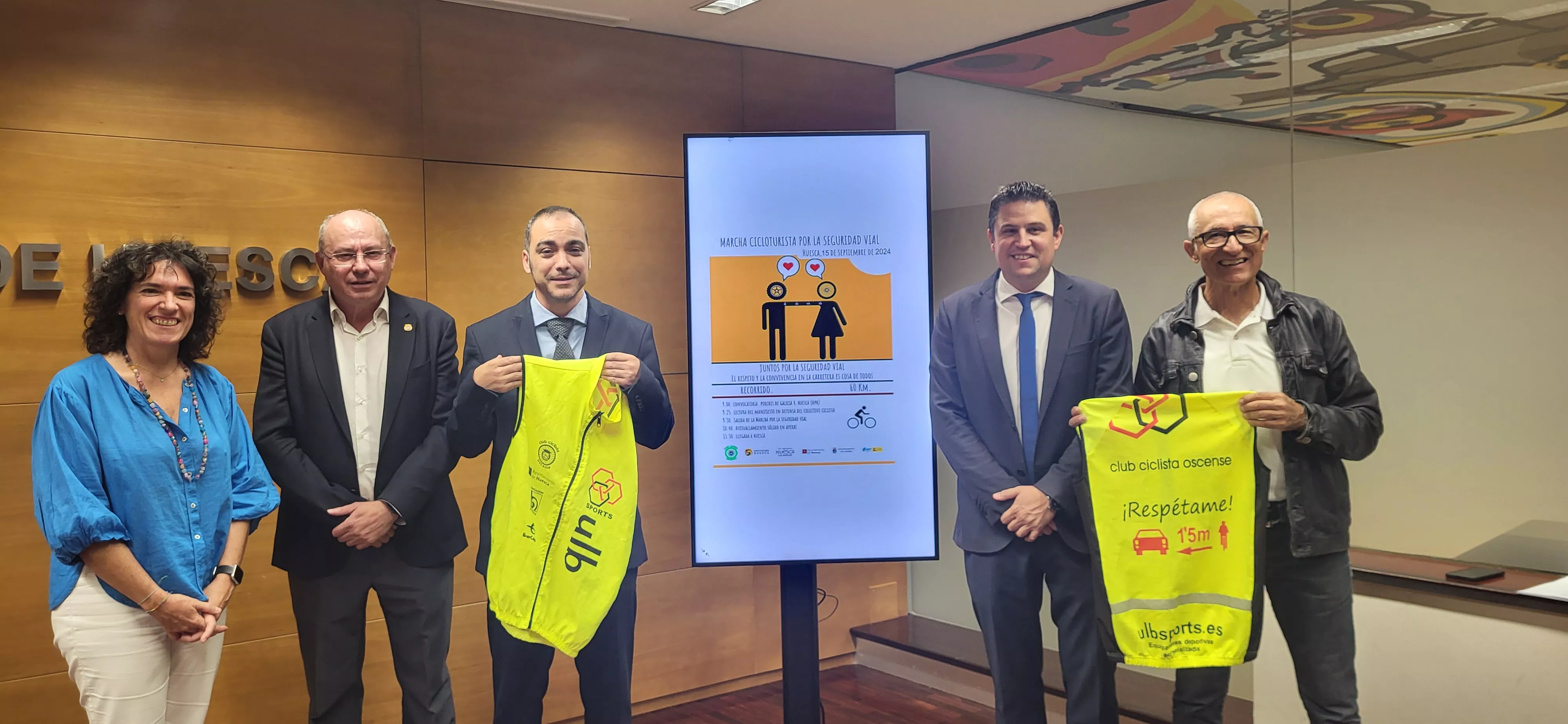 Padial, Carranza, Sampériz, Biescas y Ballarín en la presentación de la IX Marcha Cicloturista por la Seguridad Vial.