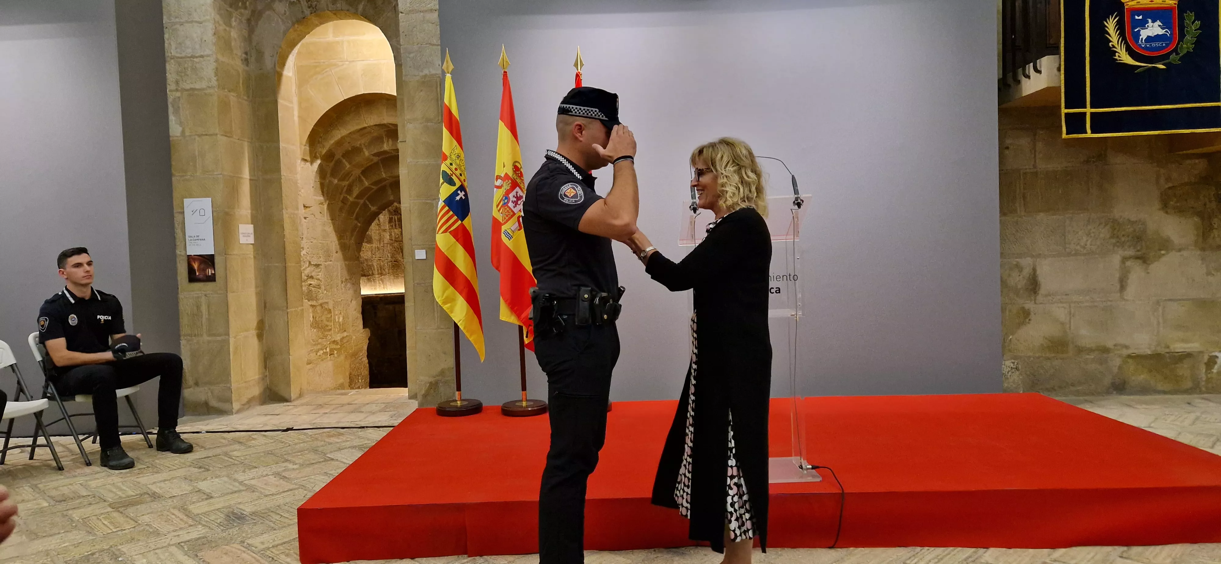 Cruz al Mérito Profesional de la Policía Local con distintivo blanco para Antonio Fondevila Bartolomé. Foto Myriam Martínez 