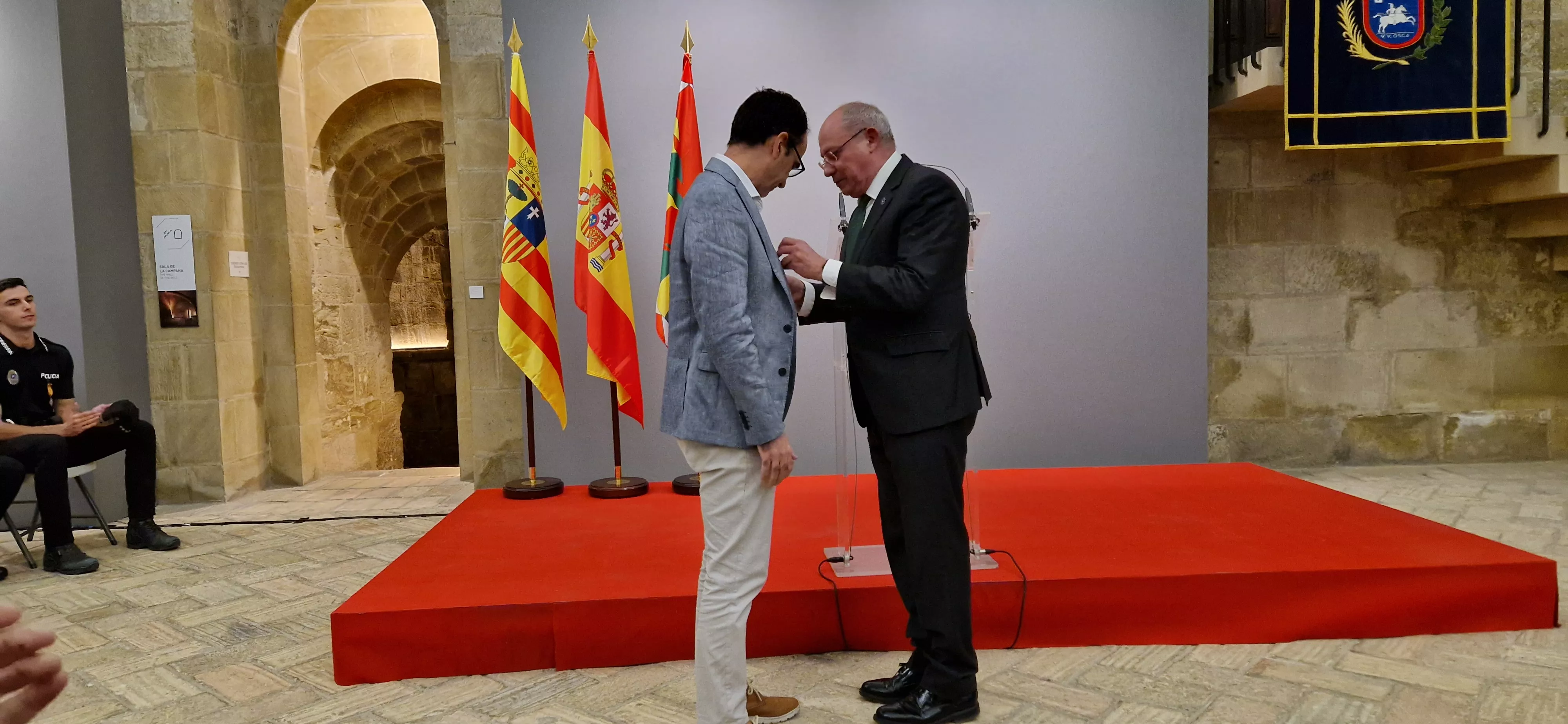 El interventor municipal, Raúl Millán Barrio, ha recibido la Cruz de Servicios Distinguidos. Foto Myriam Martínez 