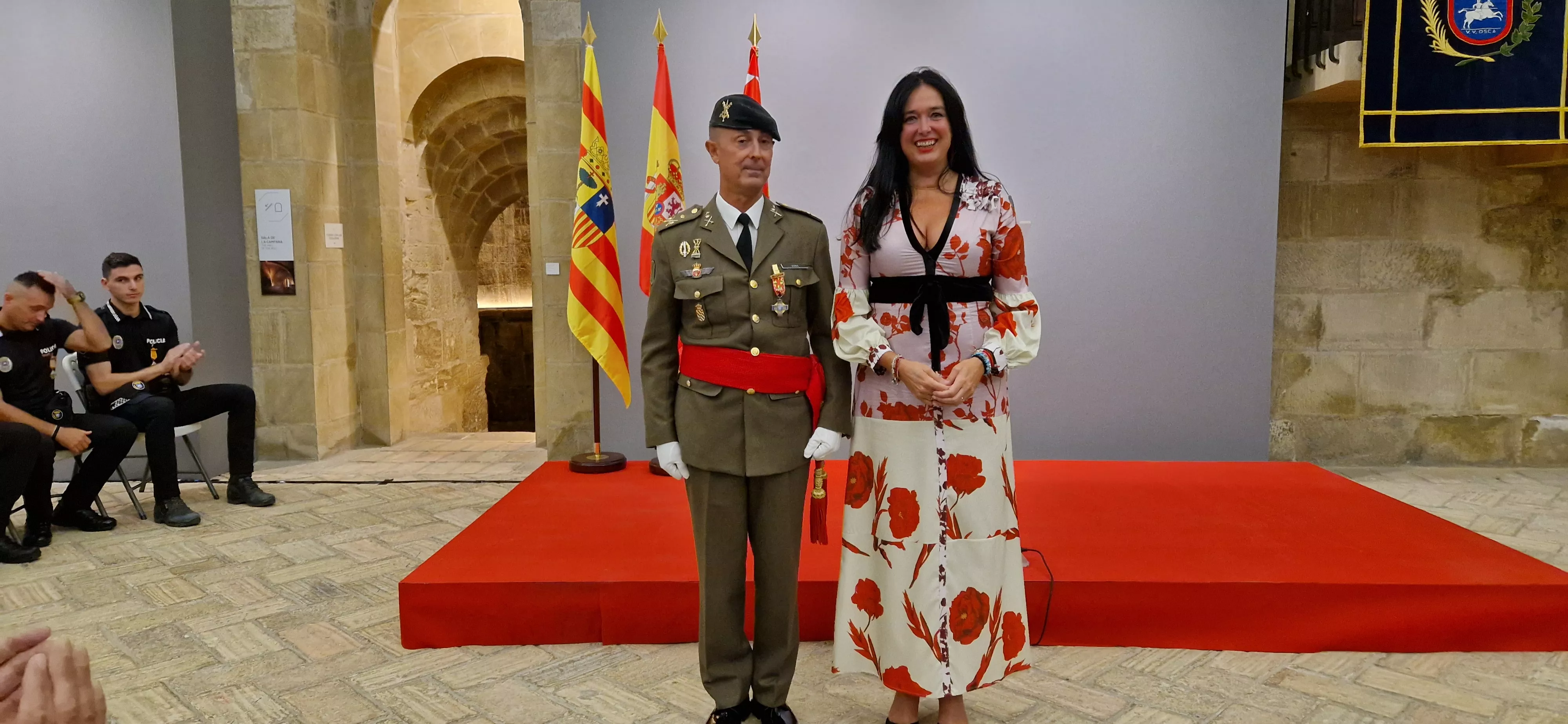 El General de División José Manuel Vivas Urieta y la alcaldesa Lorena Orduna. Foto Myriam Martínez