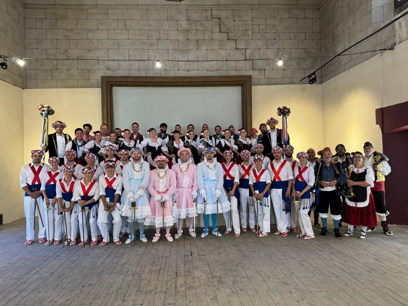 Dance de Espadas y Cintas en el día de San Vicente en Graus