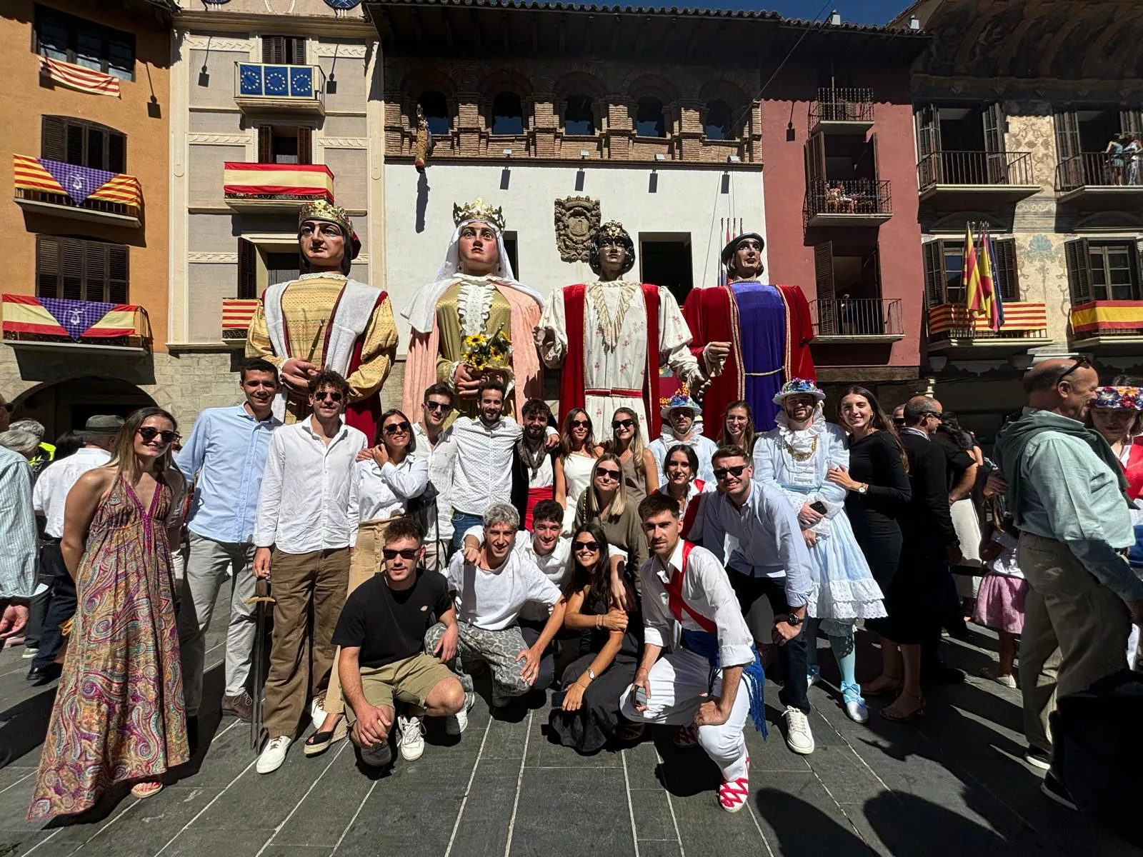 Dance de Espadas y Cintas en el día de San Vicente en Graus