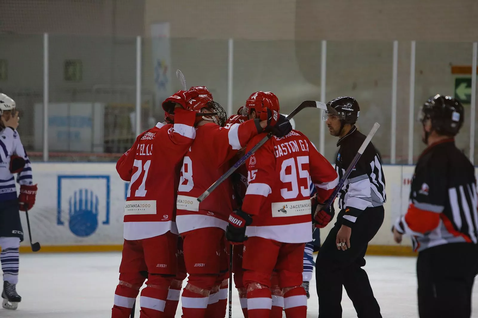 Los jugadores del CH Jaca, arrolladores en Logroño