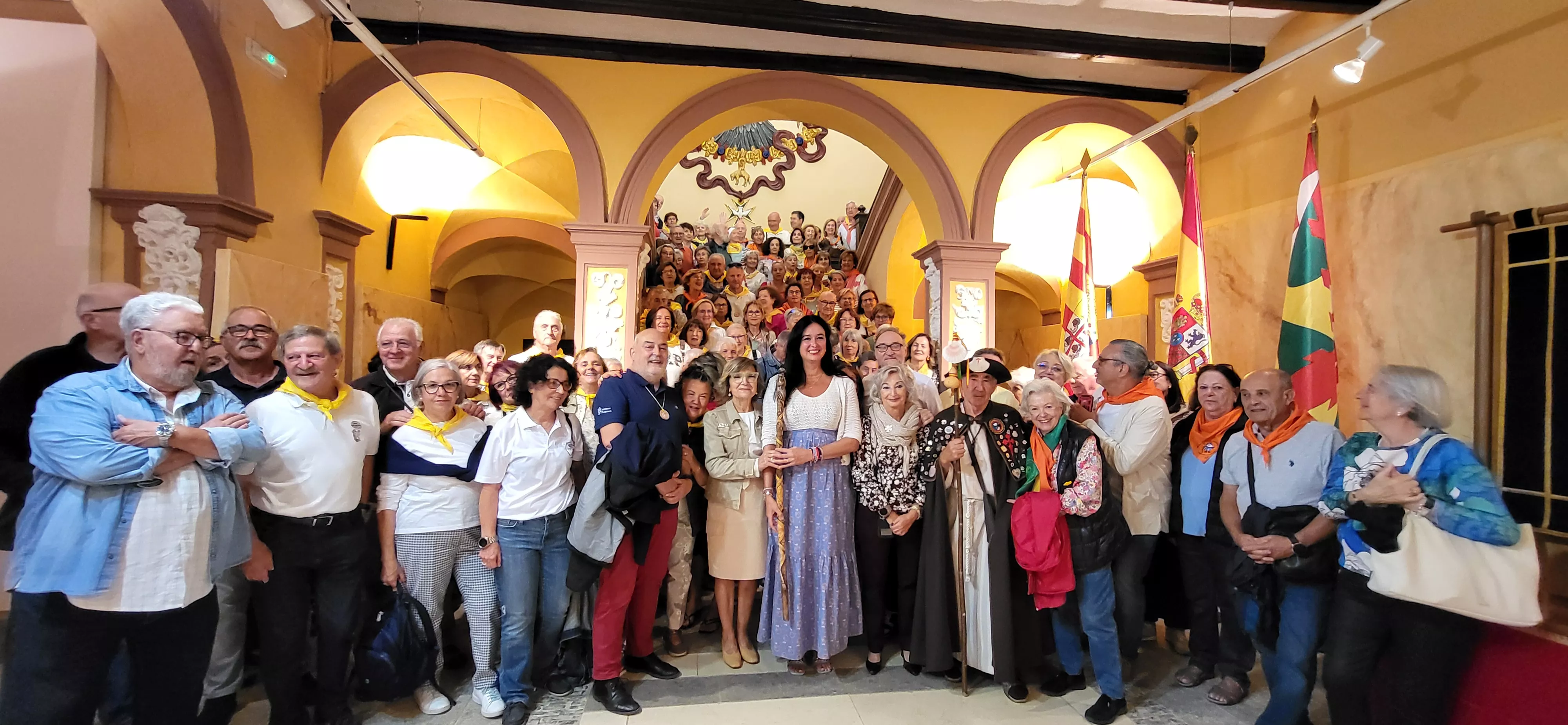 Recepción en el Ayuntamiento de Huesca a los participantes en el XXII Encuentro de Asociaciones del Camino de Santiago. Foto Mercedes Manterola