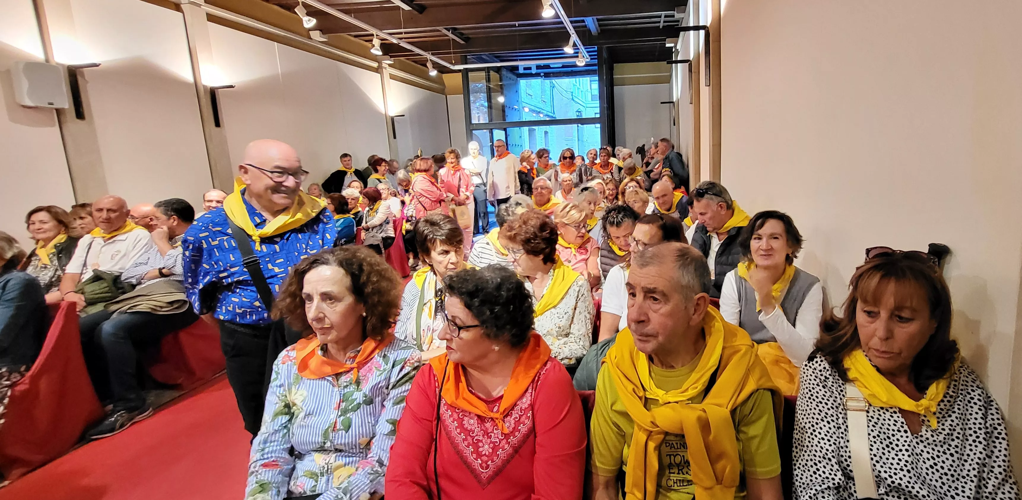 Recepción en el Ayuntamiento de Huesca a los participantes en el XXII Encuentro de Asociaciones del Camino de Santiago. Foto Mercedes Manterola