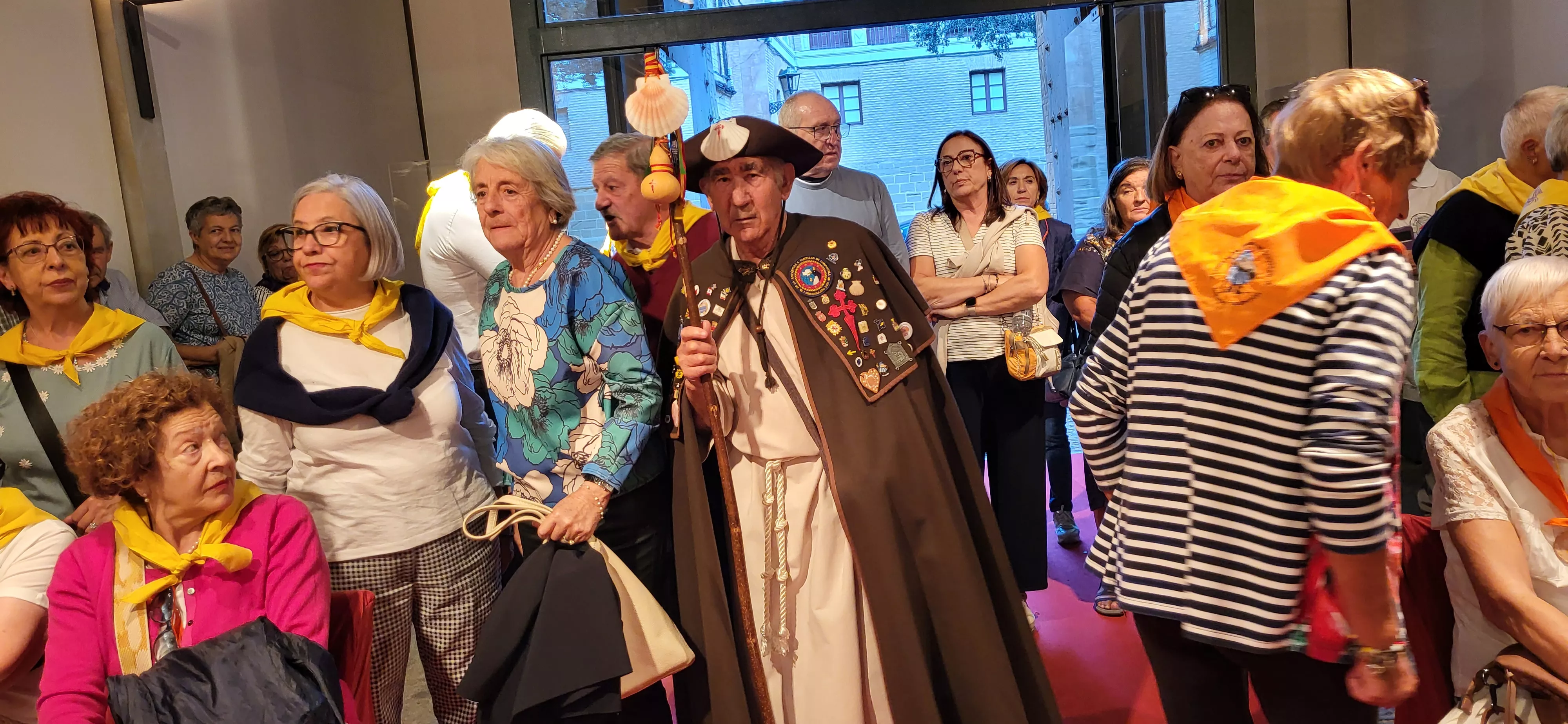 Recepción en el Ayuntamiento de Huesca a los participantes en el XXII Encuentro de Asociaciones del Camino de Santiago. Foto Mercedes Manterola
