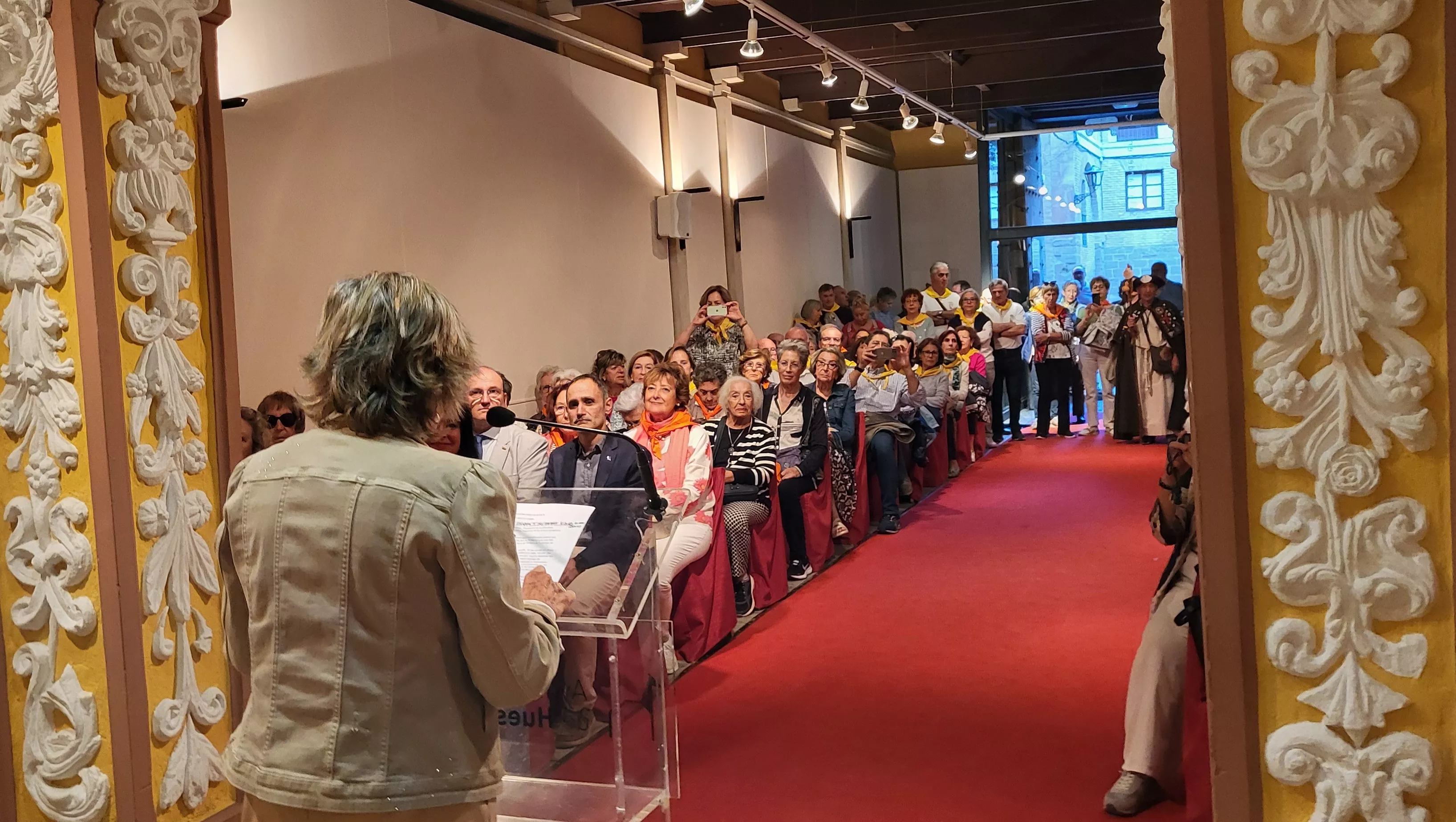 Recepción en el Ayuntamiento de Huesca a los participantes en el XXII Encuentro de Asociaciones del Camino de Santiago. Foto Mercedes Manterola