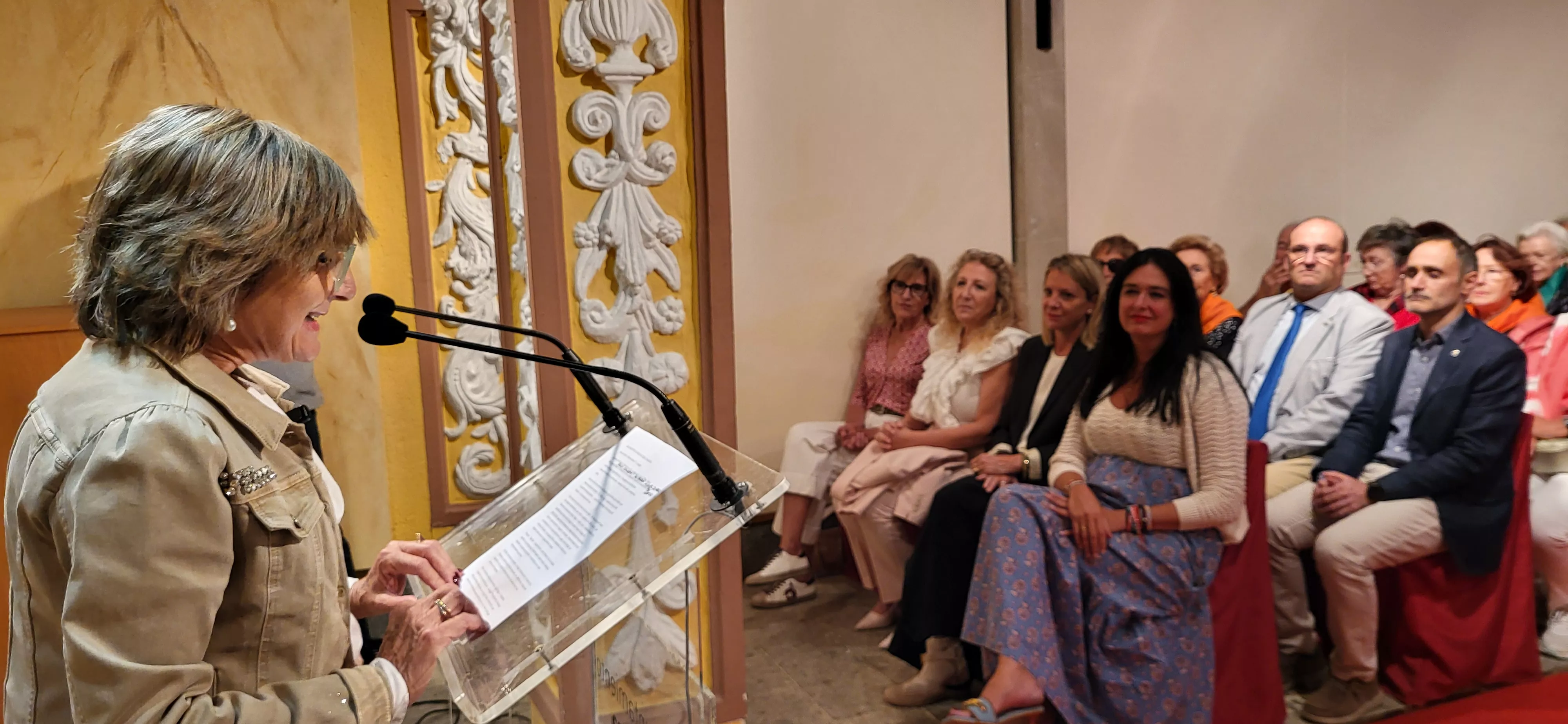 Recepción en el Ayuntamiento de Huesca a los participantes en el XXII Encuentro de Asociaciones del Camino de Santiago. Foto Mercedes Manterola