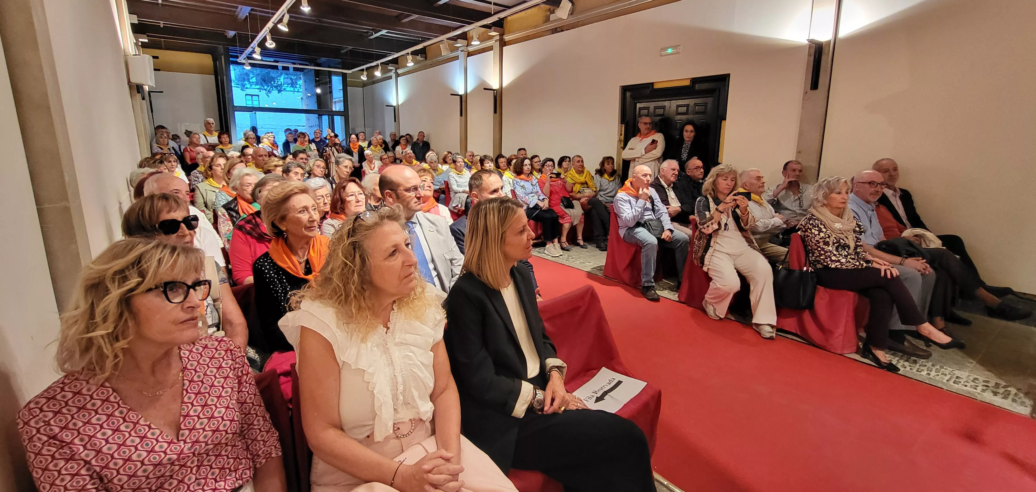 Recepción en el Ayuntamiento de Huesca a los participantes en el XXII Encuentro de Asociaciones del Camino de Santiago. Foto Mercedes Manterola
