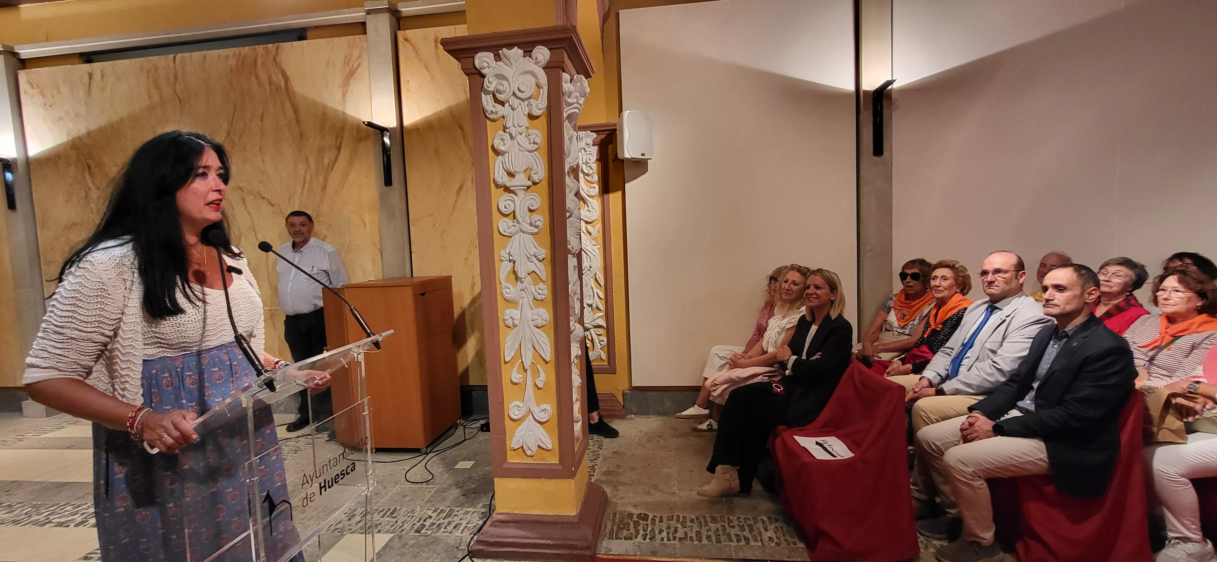 Recepción en el Ayuntamiento de Huesca a los participantes en el XXII Encuentro de Asociaciones del Camino de Santiago. Foto Mercedes Manterola