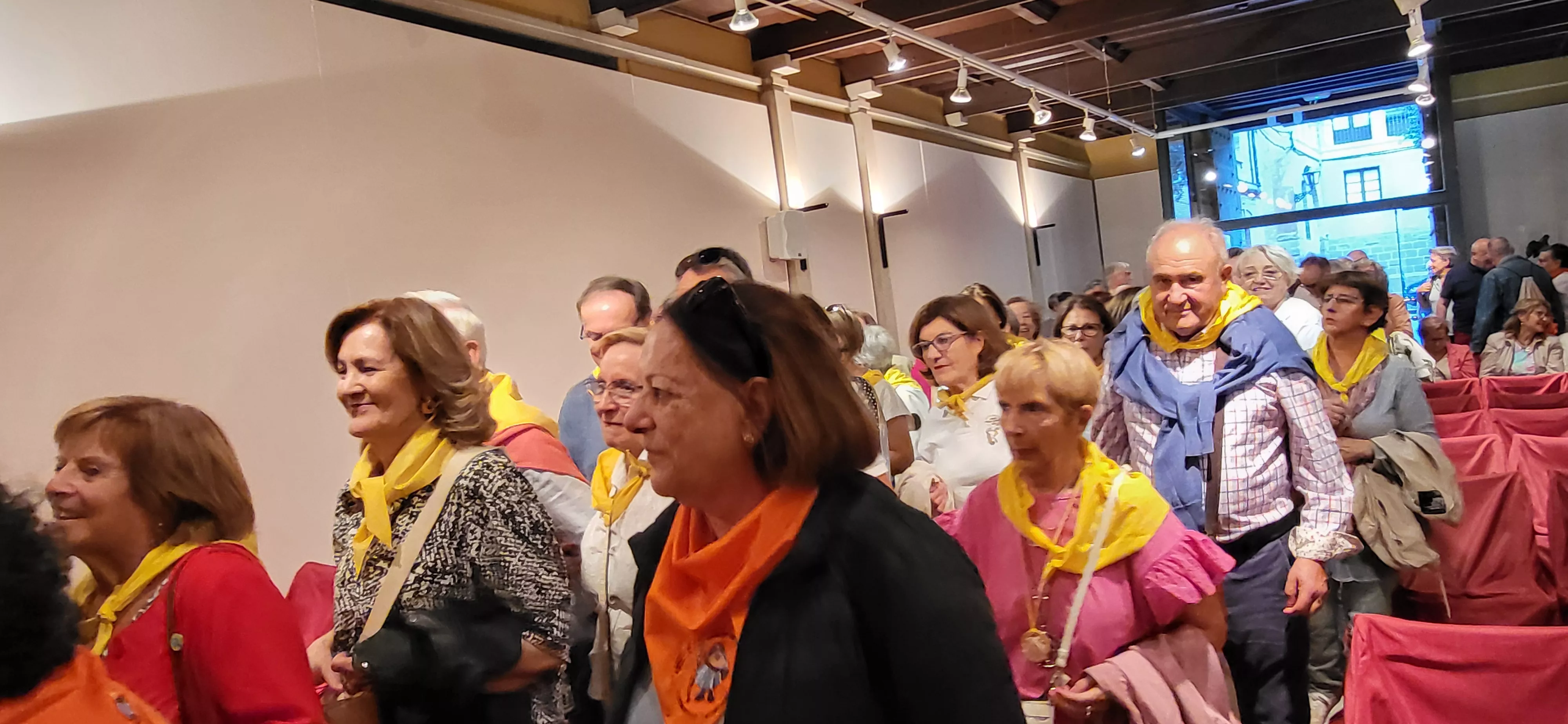 Recepción en el Ayuntamiento de Huesca a los participantes en el XXII Encuentro de Asociaciones del Camino de Santiago. Foto Mercedes Manterola