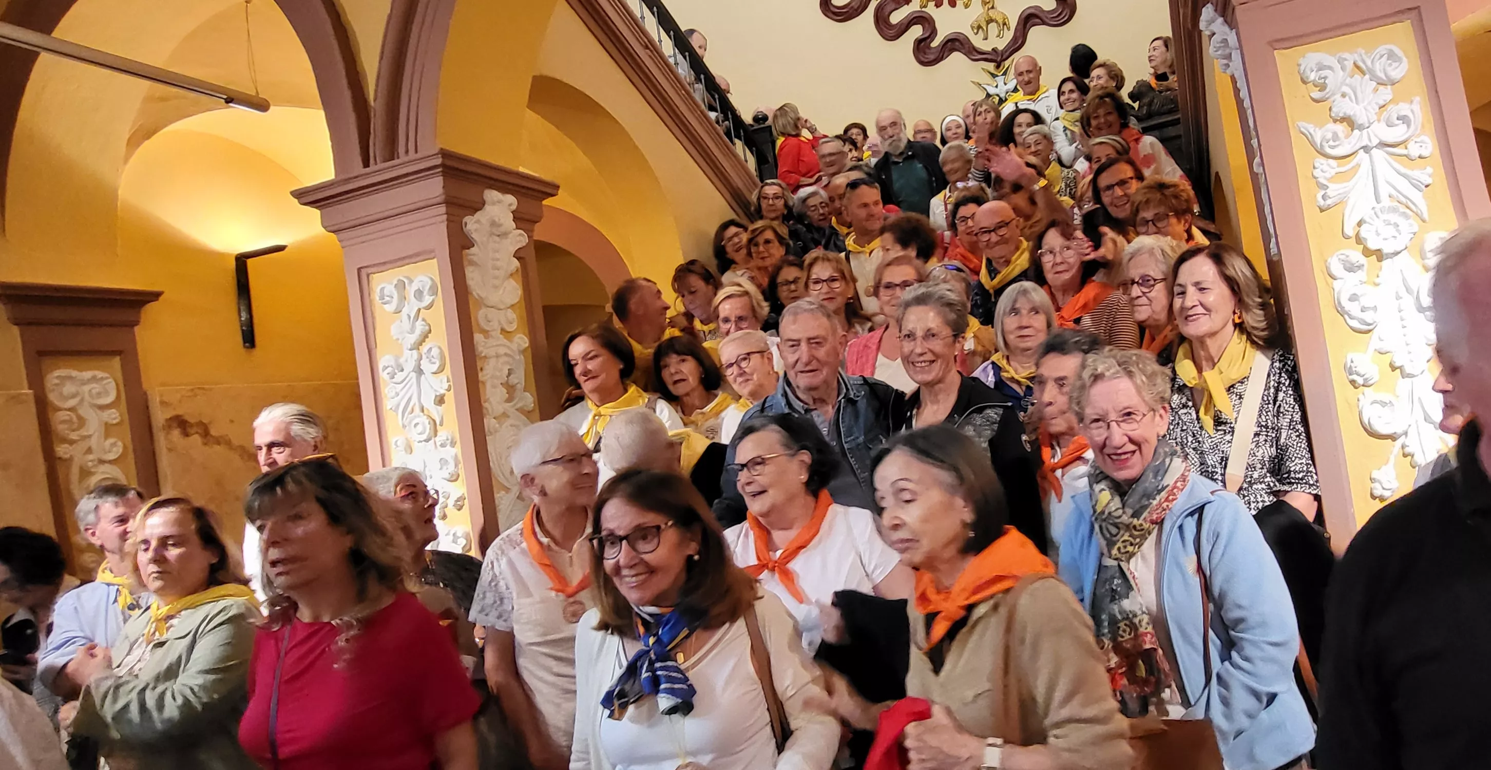 Recepción en el Ayuntamiento de Huesca a los participantes en el XXII Encuentro de Asociaciones del Camino de Santiago. Foto Mercedes Manterola
