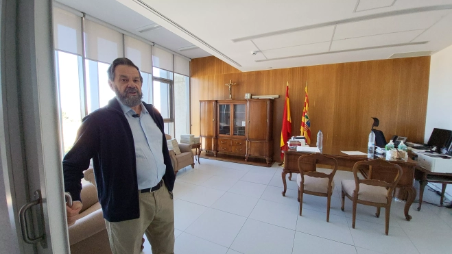 Serena en el despacho del presidente de la Audiencia Provincial. Serena en el despacho del presidente de la Audiencia Provincial.