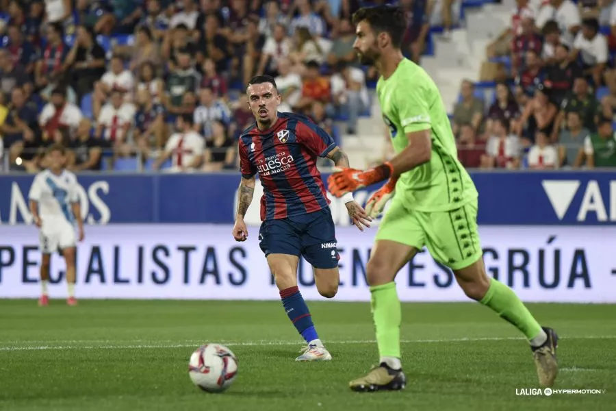 Joaquín Muñoz, referencia en punta del Huesca durante siete años