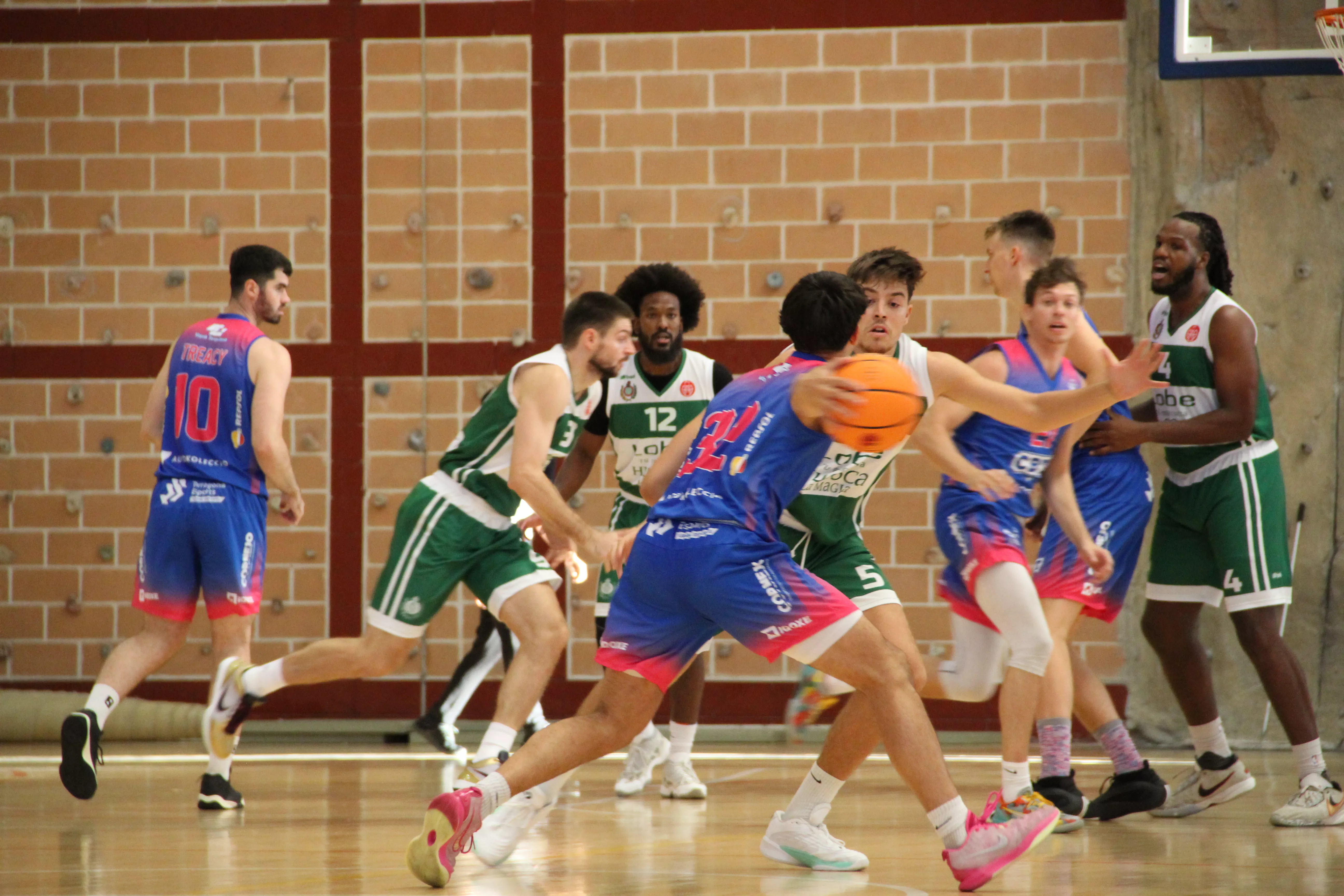 Rafa Sanz, satisfecho con la aplicación defensiva del Lobe Huesca la Magia