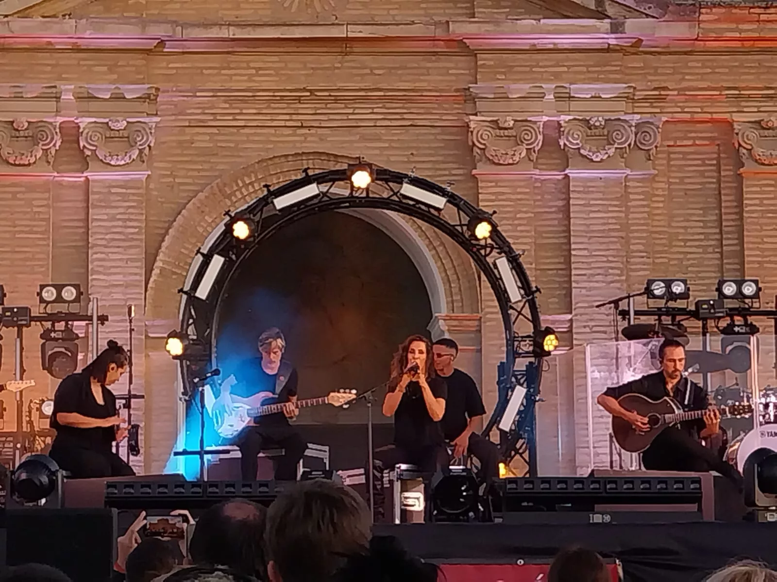 Actuación de Malú para cerrar el Festival Sonna de la DPH.  Foto Miguel Angel Lordán 