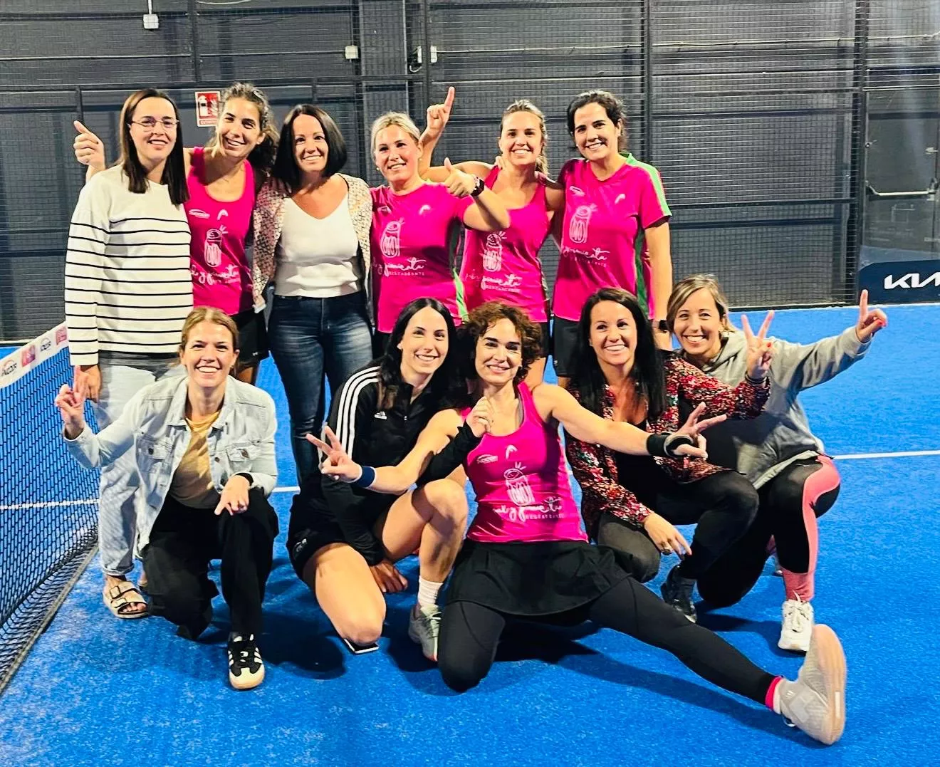 El equipo Indoor Huesca Sal y Pimienta celebra el ascenso a Primera